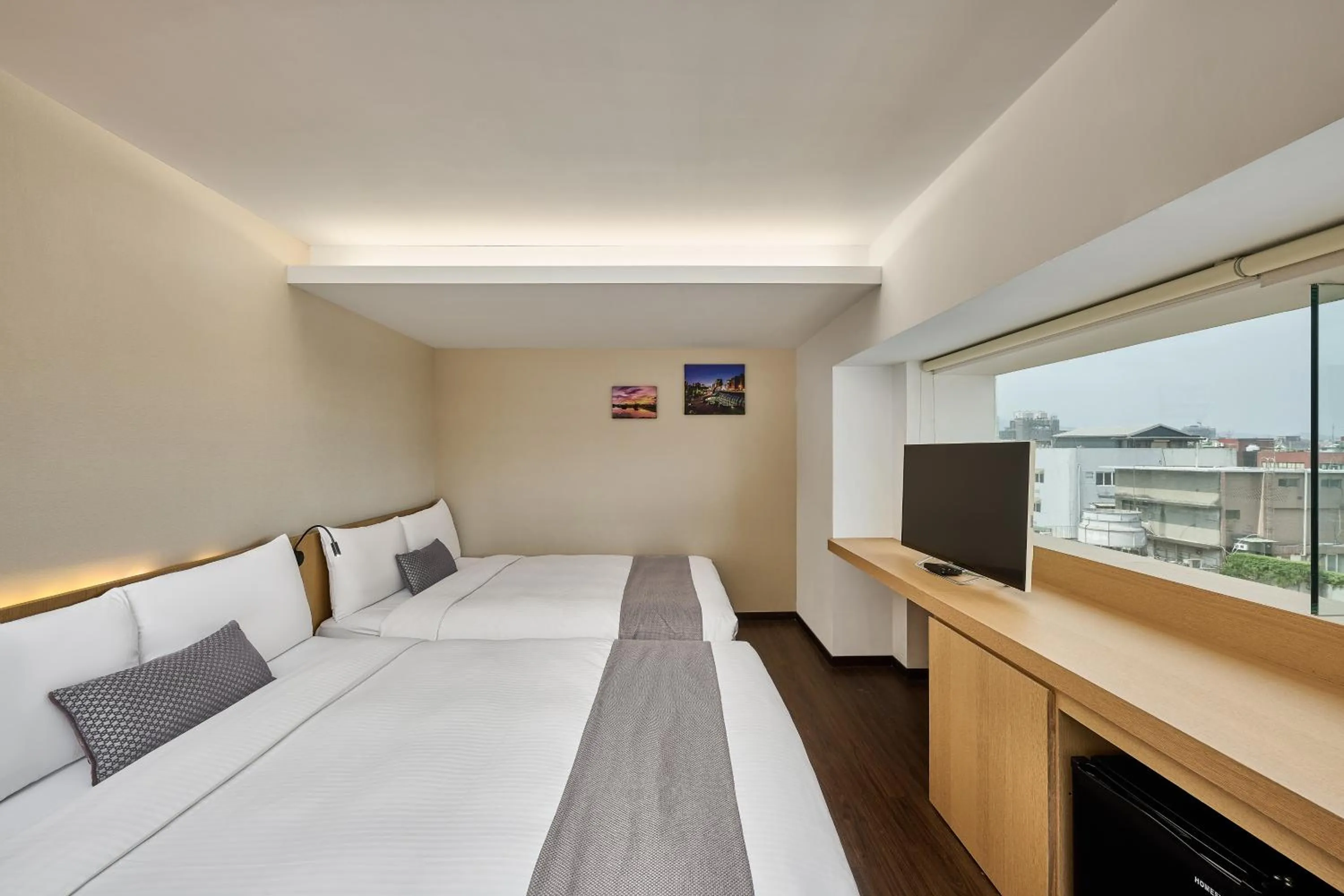 Photo of the whole room, Bed in Eastin Taipei Hotel