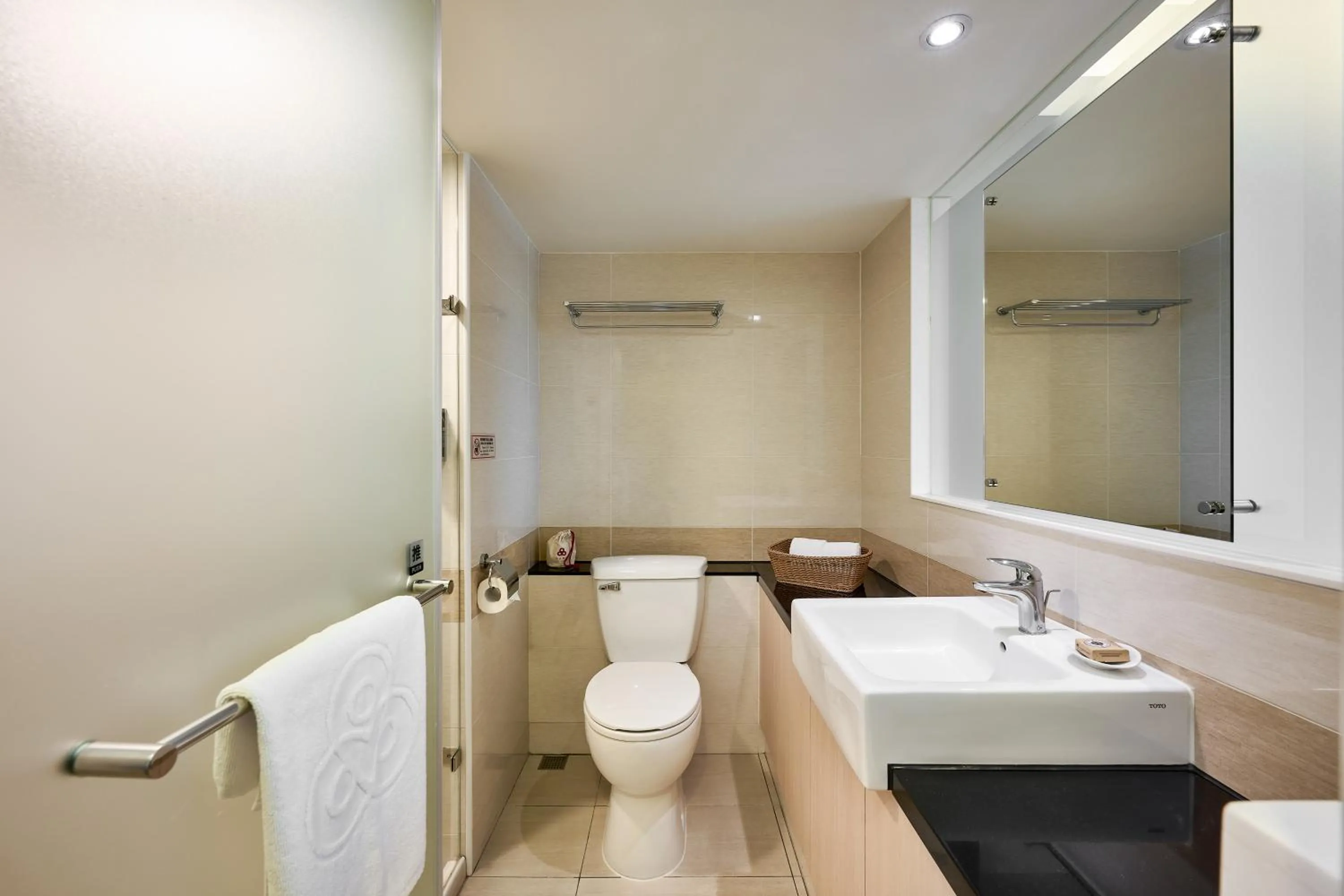 Toilet in Eastin Taipei Hotel