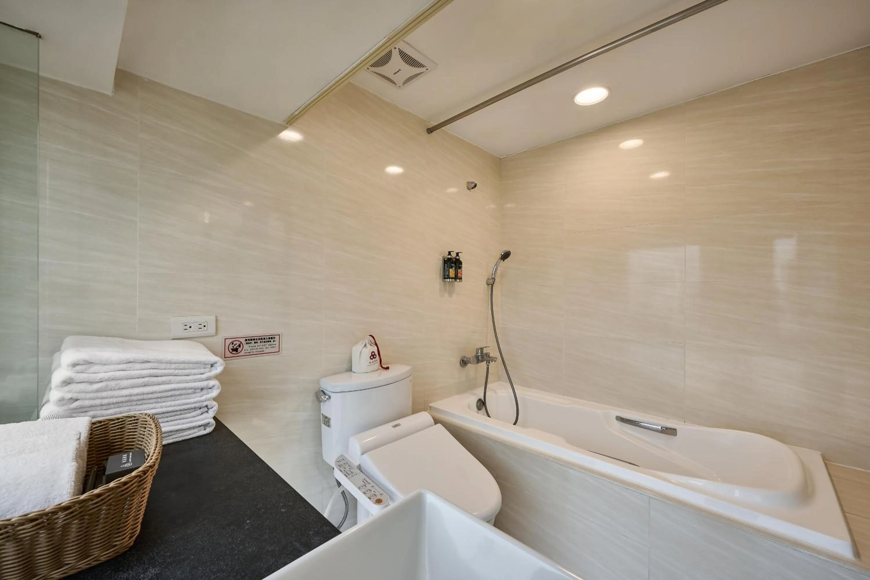 Bath in Eastin Taipei Hotel