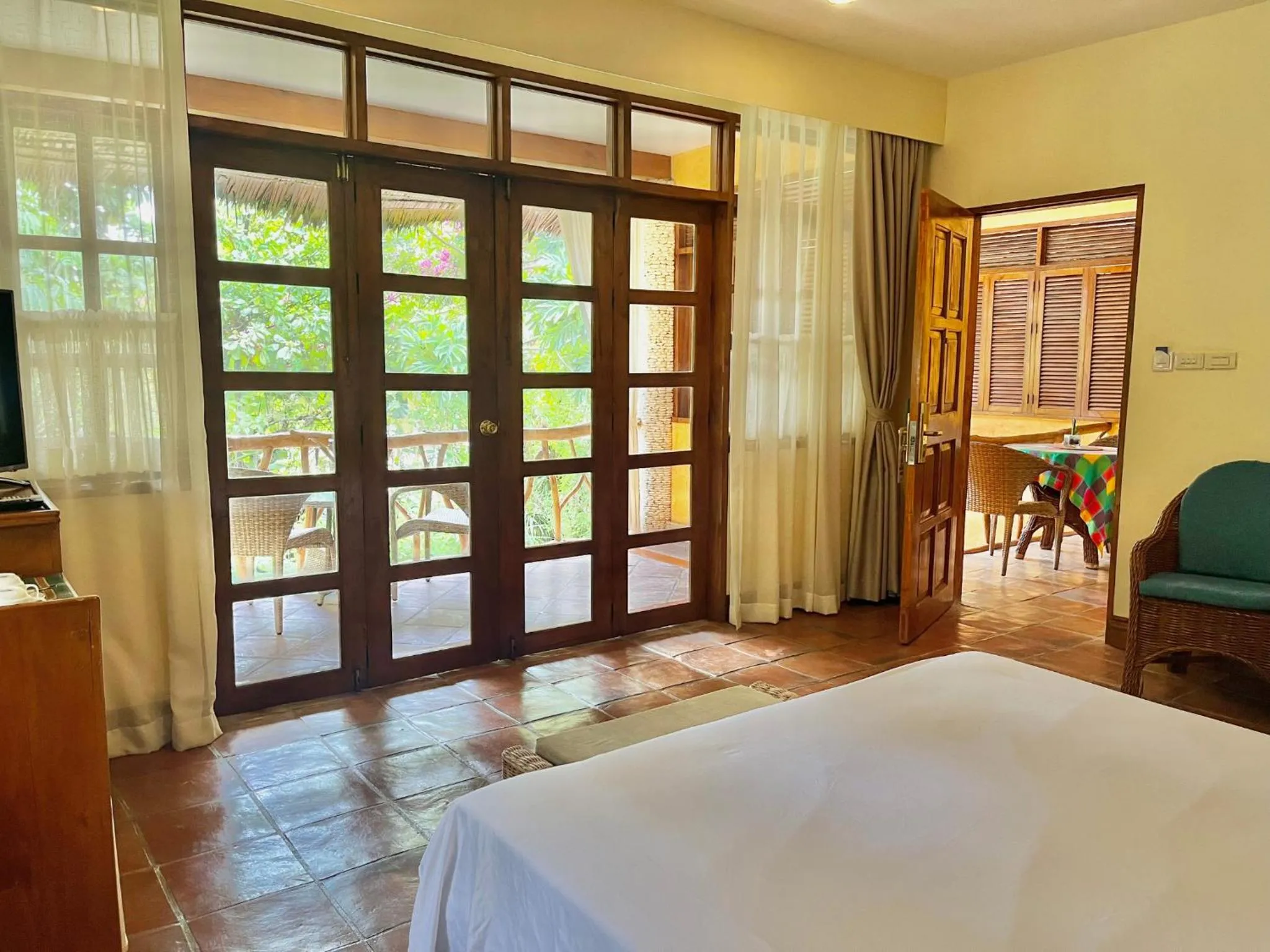 Bed in Coco Grove Beach Resort, Siquijor Island