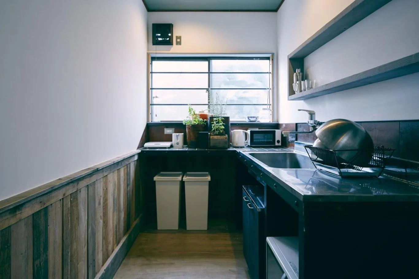 Kitchen or kitchenette in kagelow Mt.Fuji Hostel Kawaguchiko