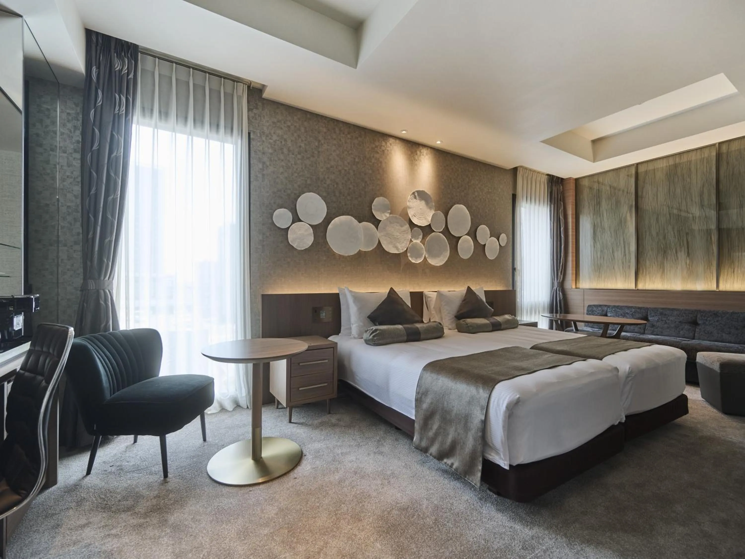 Photo of the whole room, Bed in The Strings Hotel Nagoya