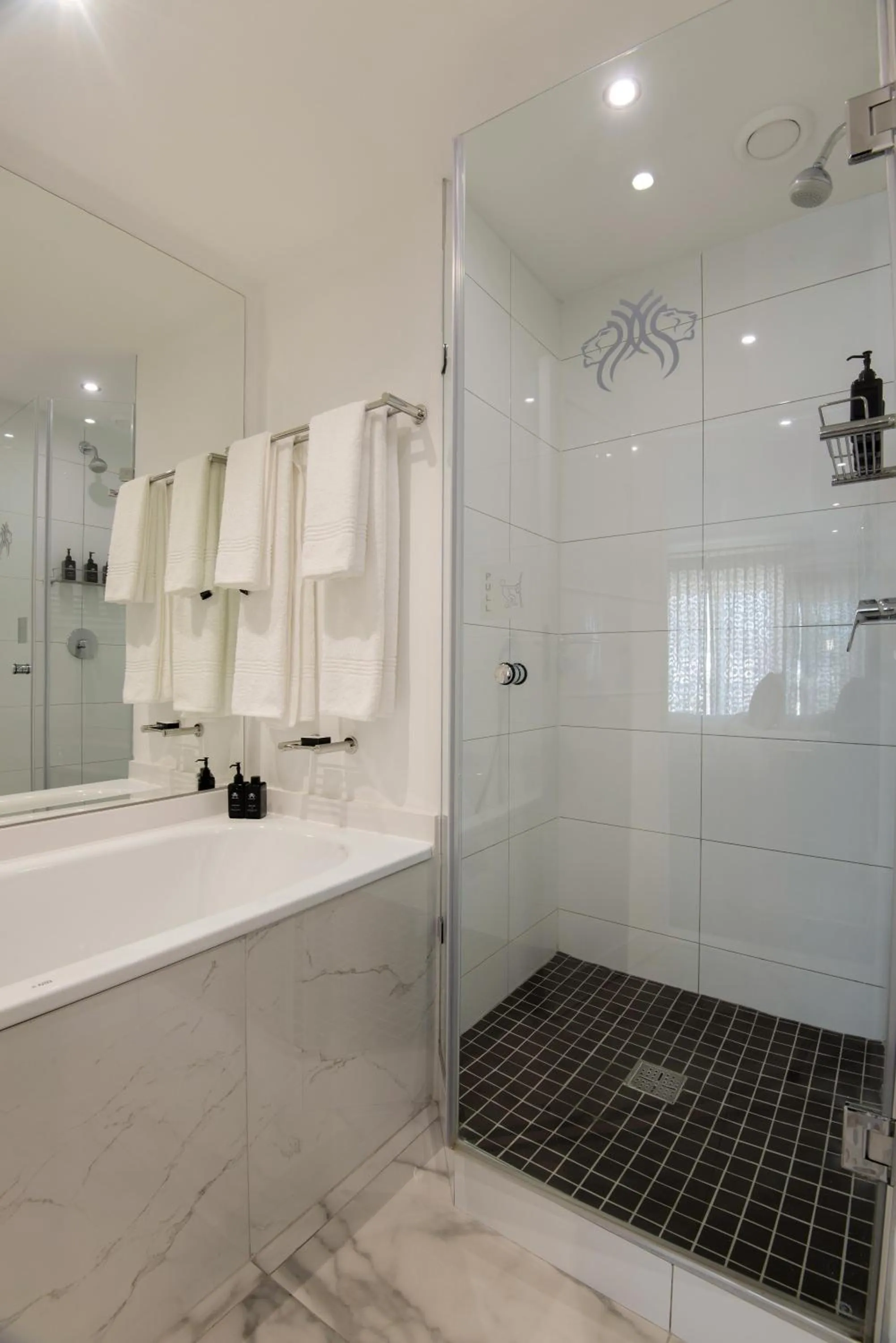 Bathroom in The Commodore Hotel