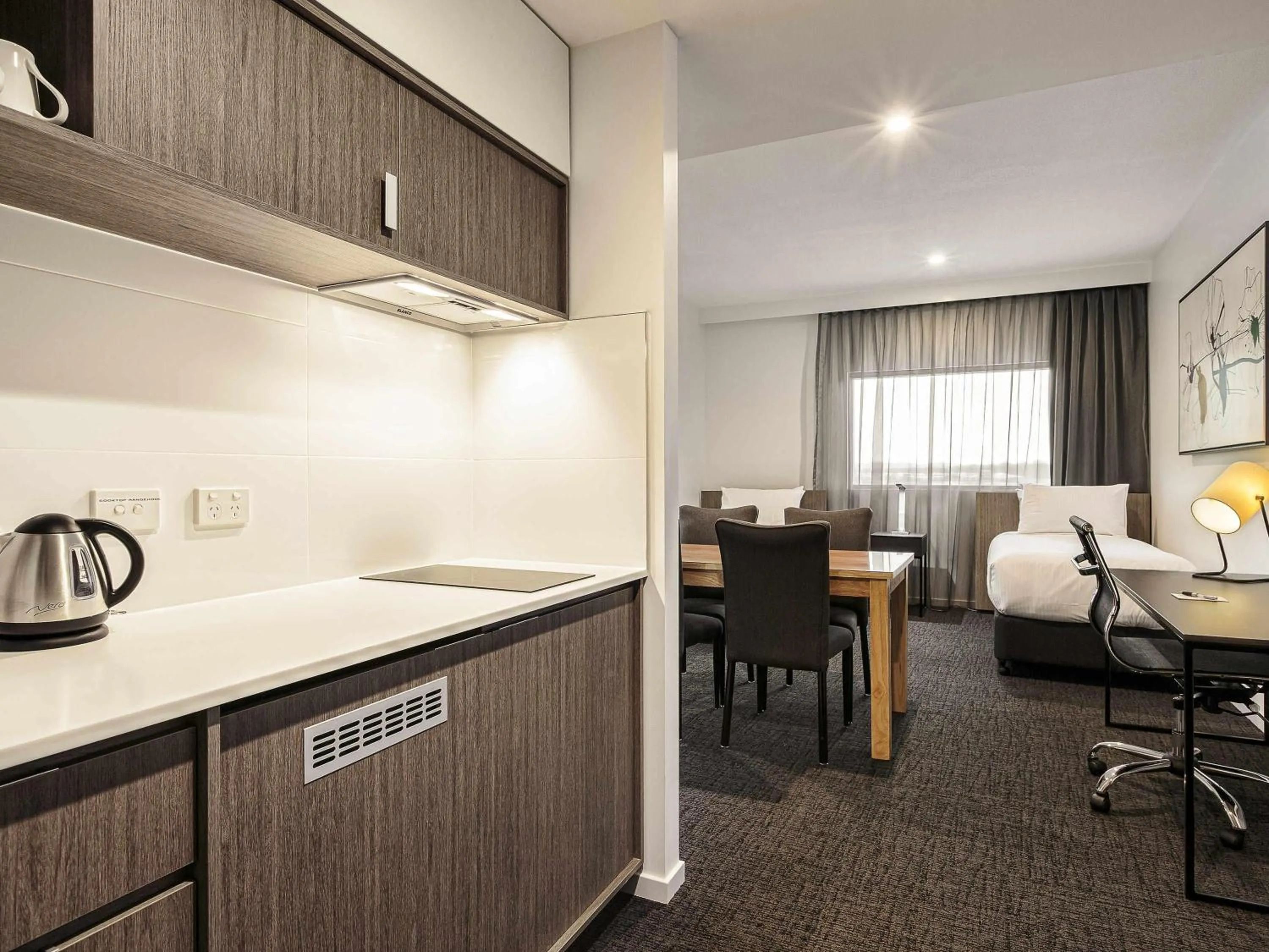 Bedroom, Bed in Mercure Sunshine Coast Kawana Waters