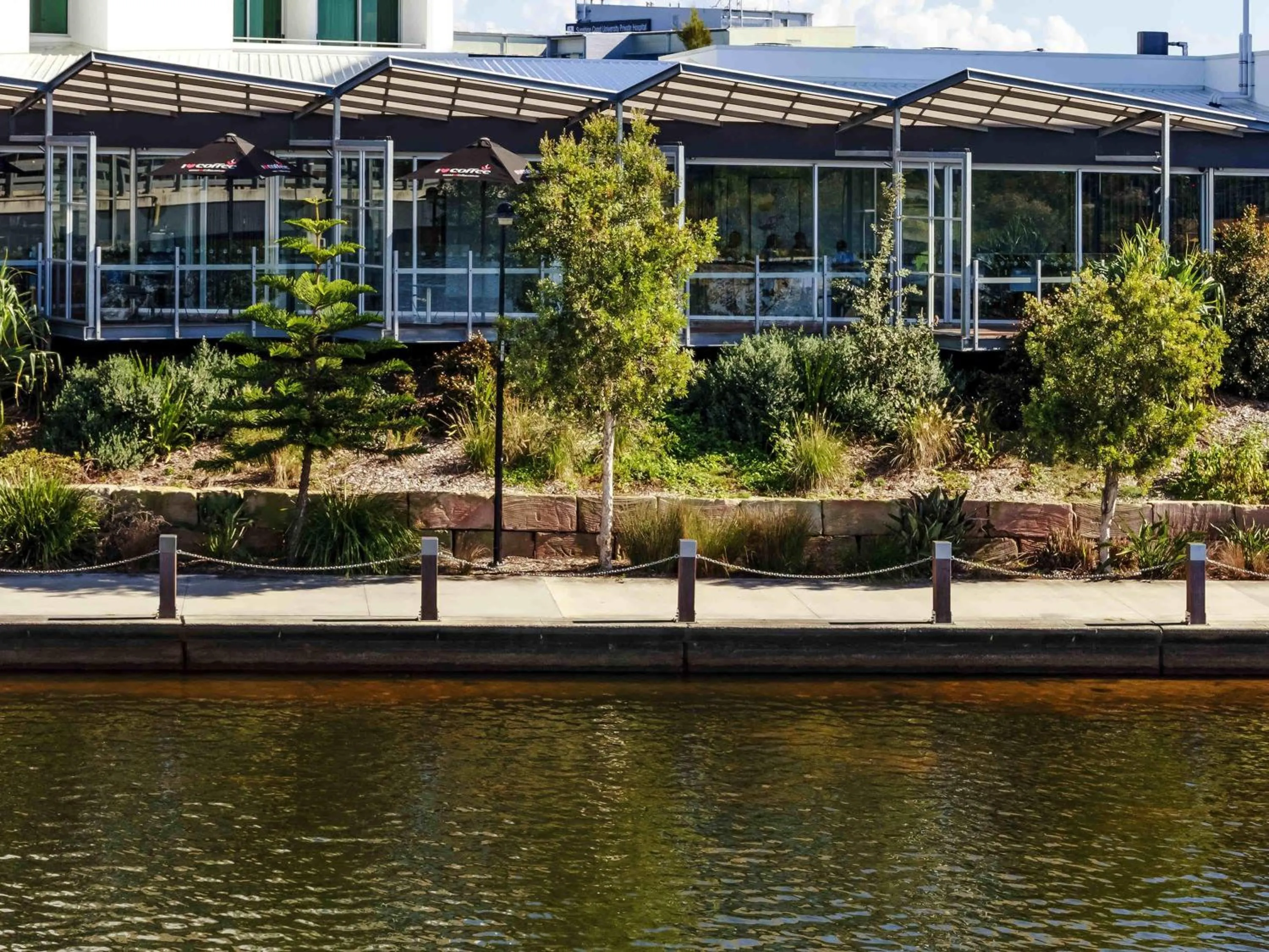 Restaurant/places to eat in Mercure Sunshine Coast Kawana Waters