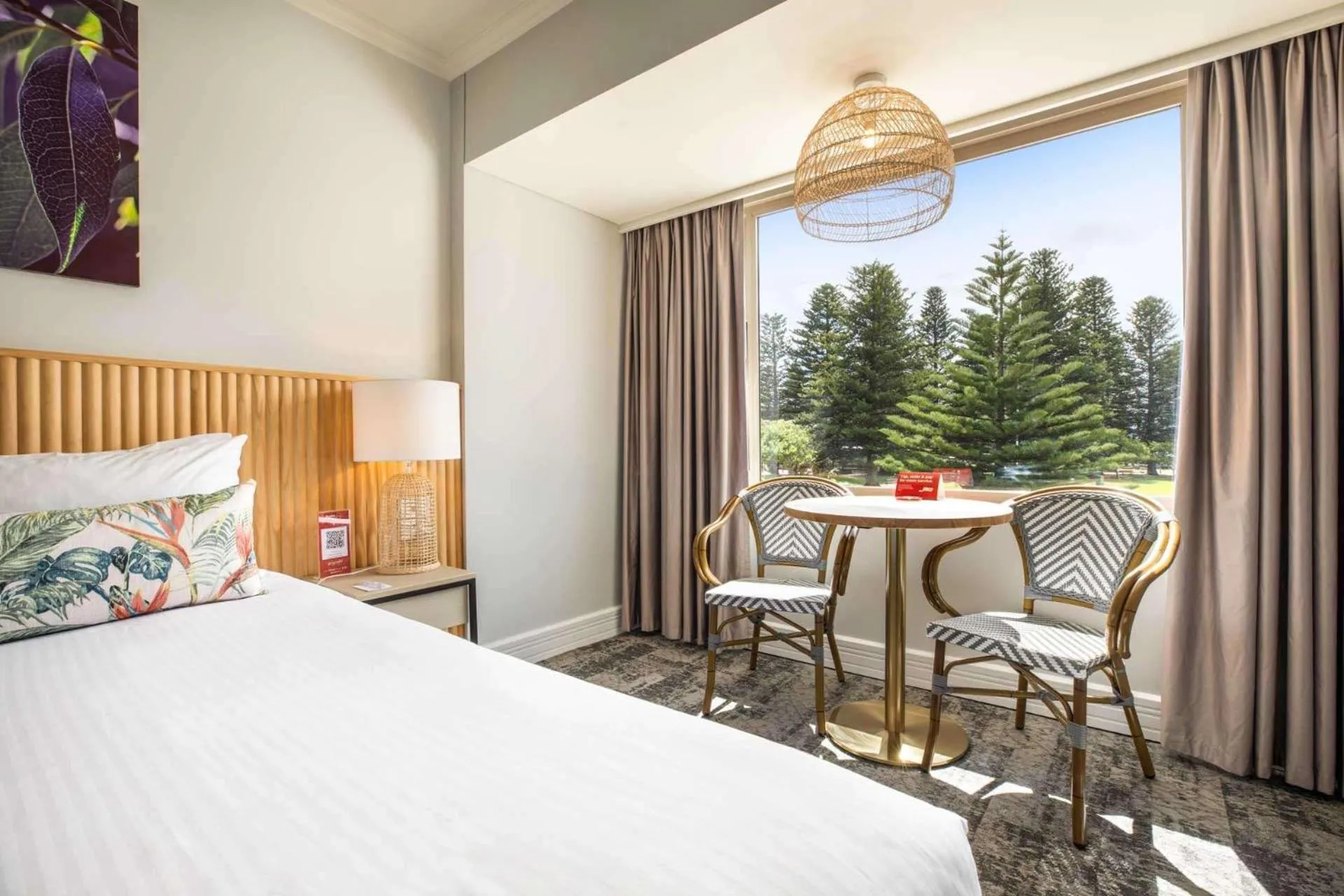 Bedroom, Bed in Nightcap at Hotel Victor