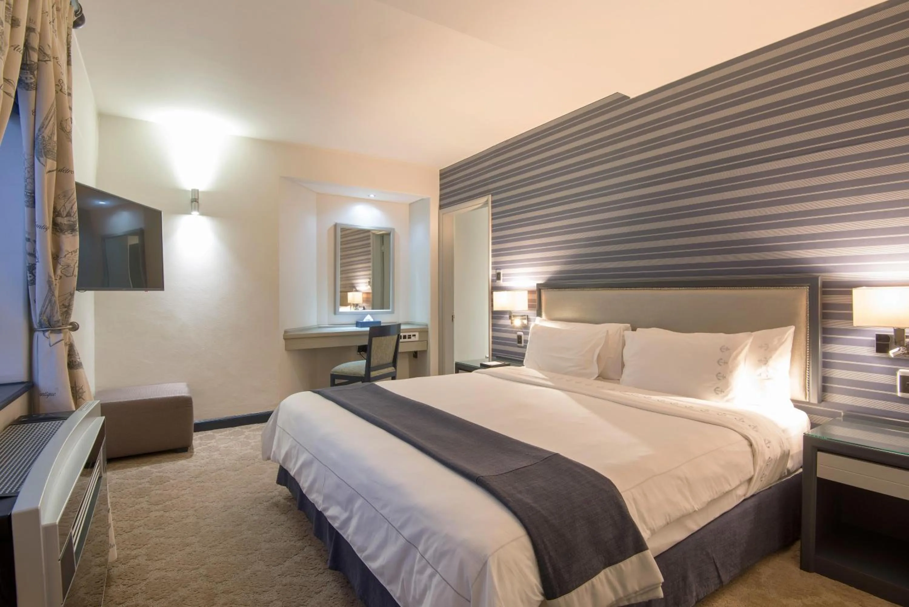 Photo of the whole room, Bed in The Portswood Hotel