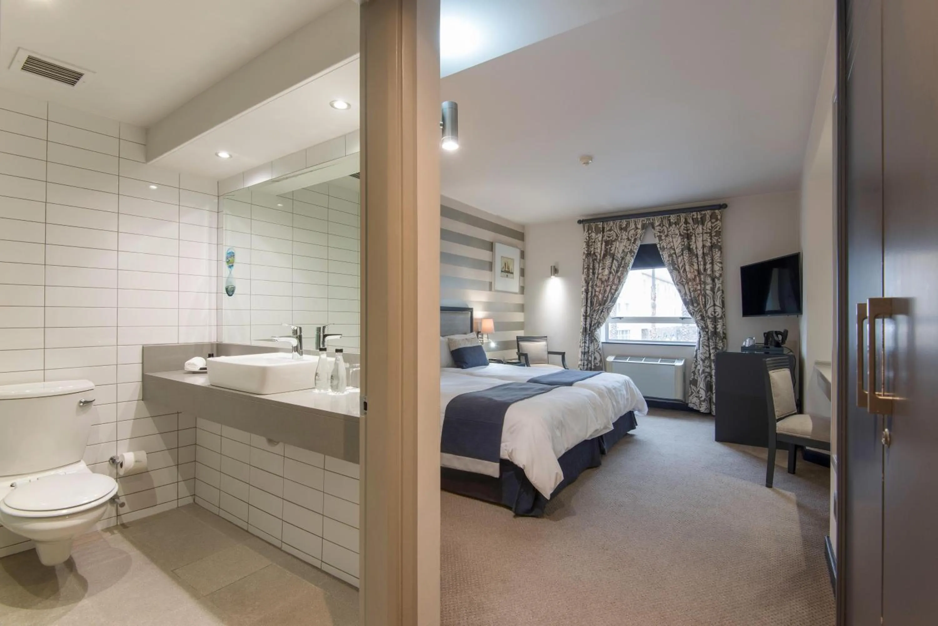 Photo of the whole room, Bed in The Portswood Hotel