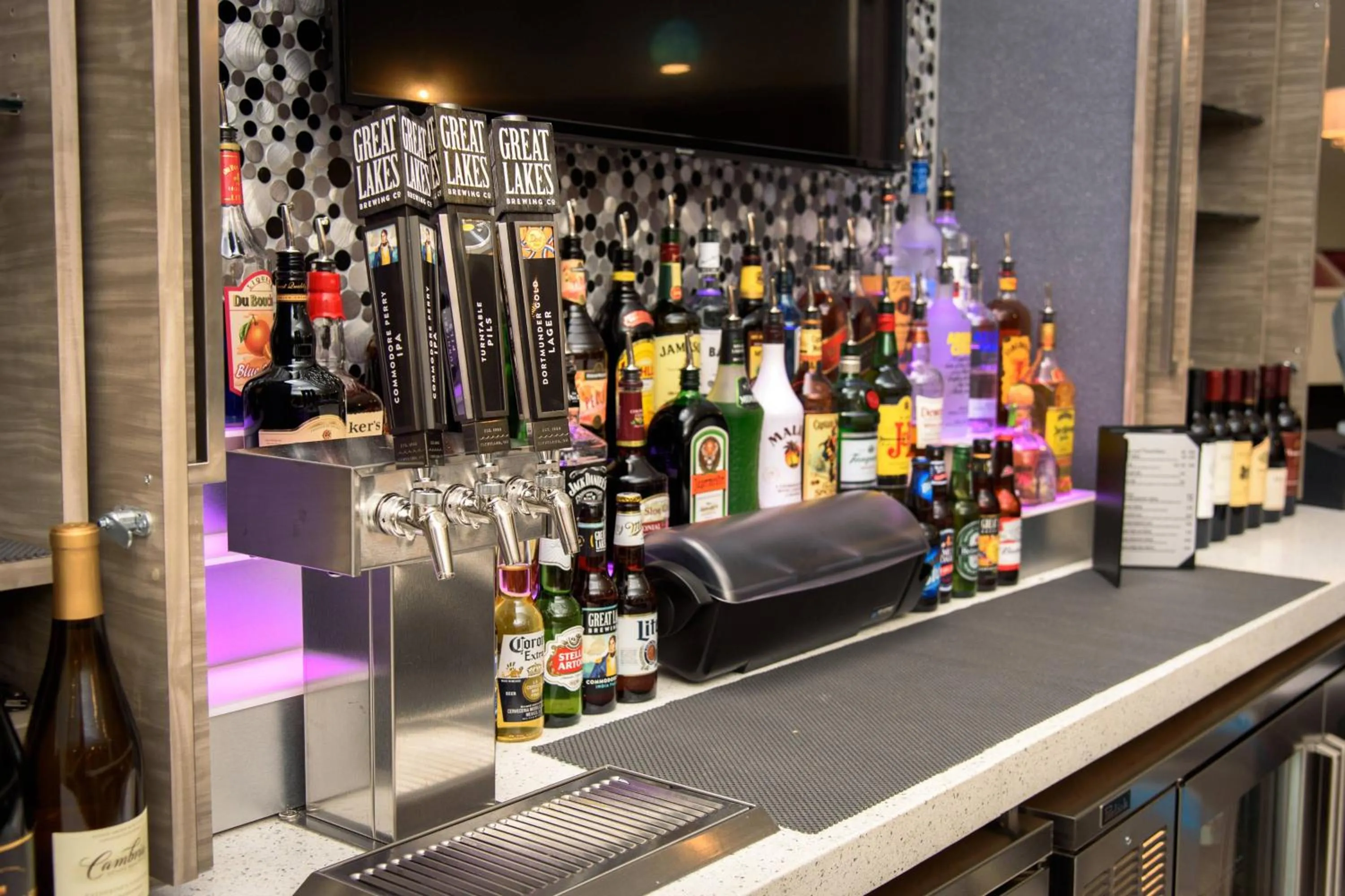 Lounge or bar in Residence Inn by Marriott Cleveland Avon at The Emerald Event Center