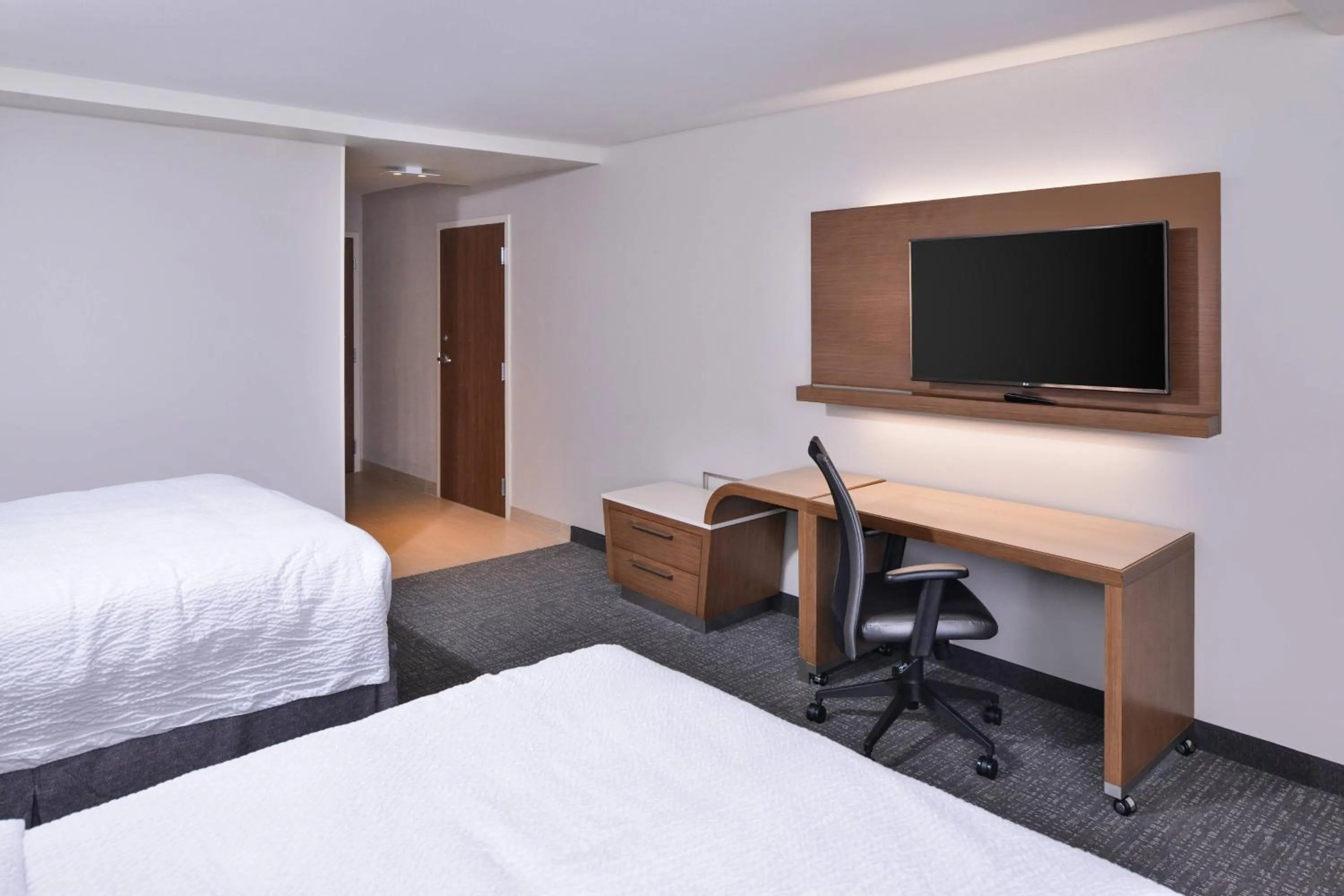 Photo of the whole room, Bed in Courtyard by Marriott Columbus Grove City