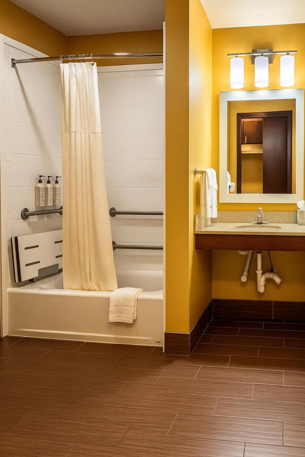 Bathroom in TownePlace Suites by Marriott Hattiesburg