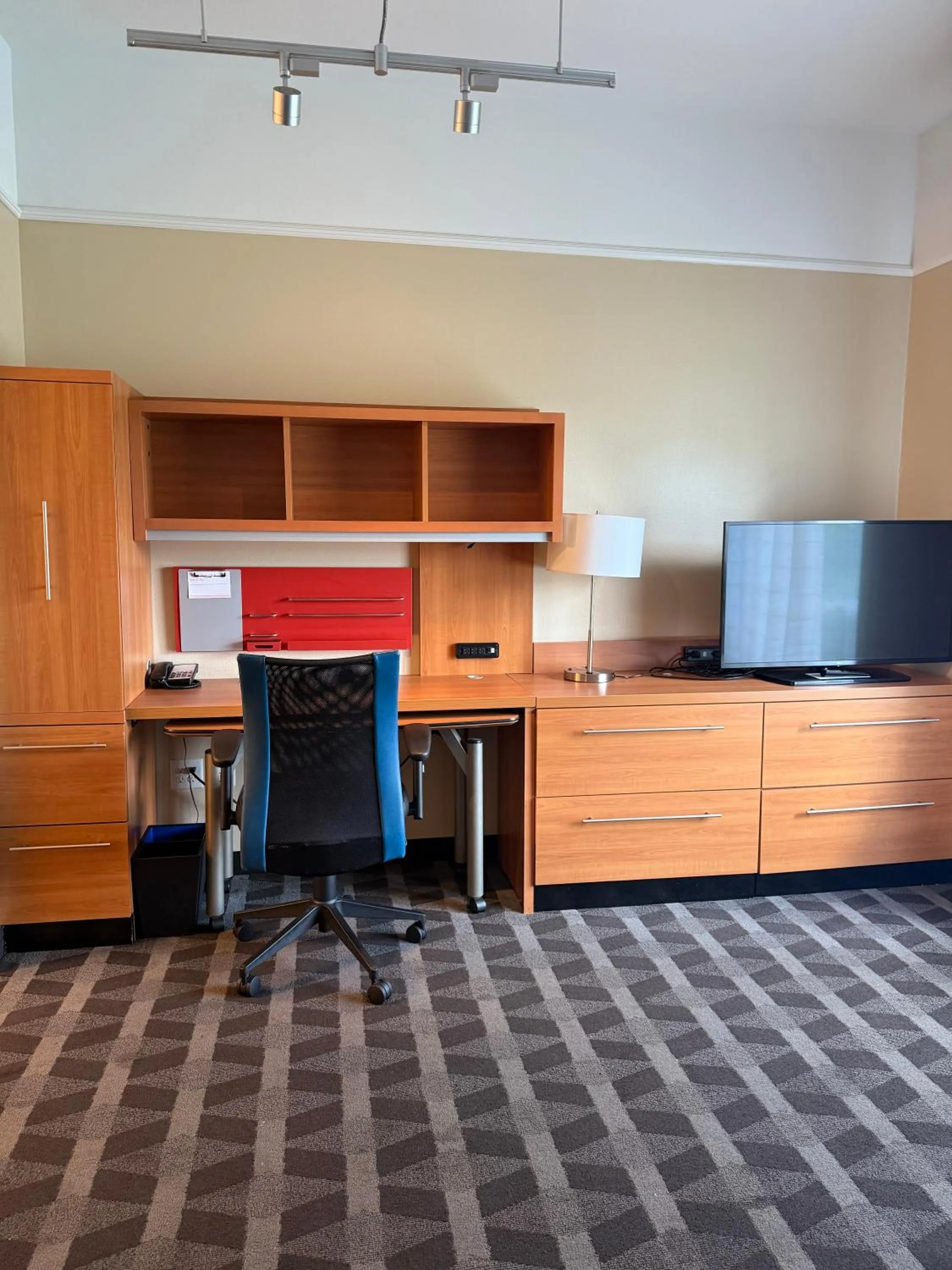 TV and multimedia in TownePlace Suites by Marriott Hattiesburg