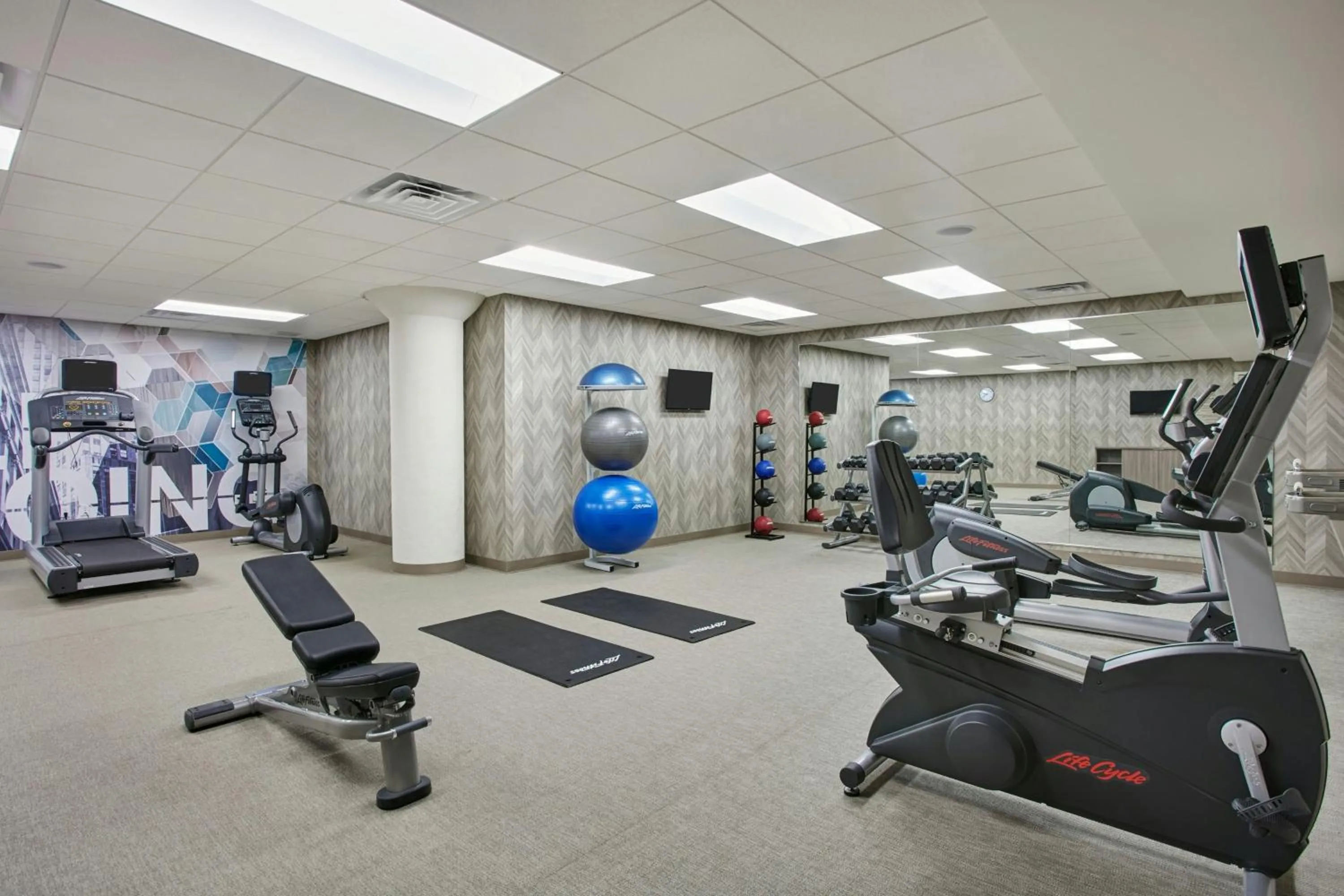 Fitness centre/facilities in SpringHill Suites by Marriott Milwaukee Downtown