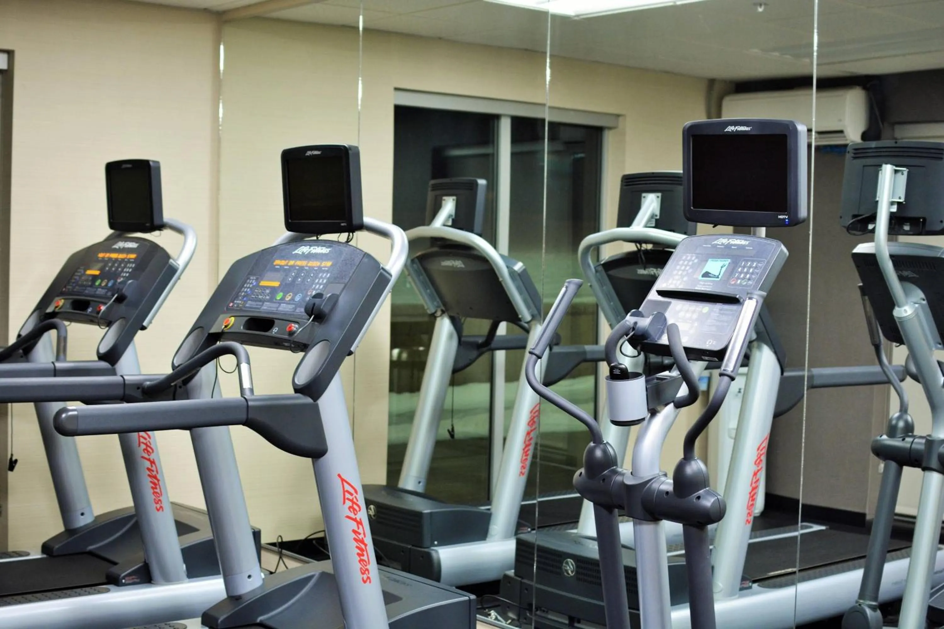 Fitness centre/facilities in Fairfield Inn & Suites by Marriott Omaha Northwest