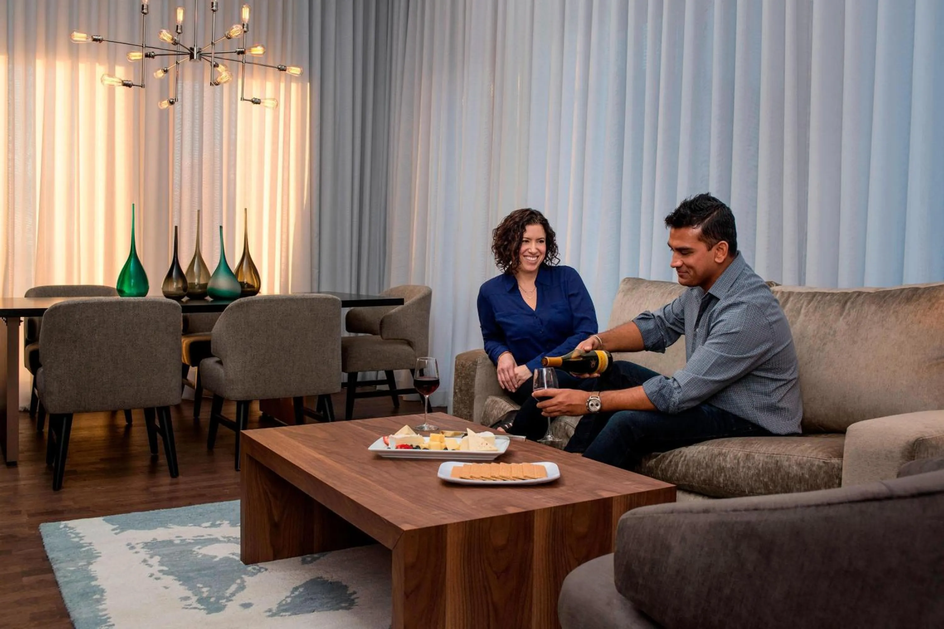 Living room in Courtyard by Marriott Calgary South