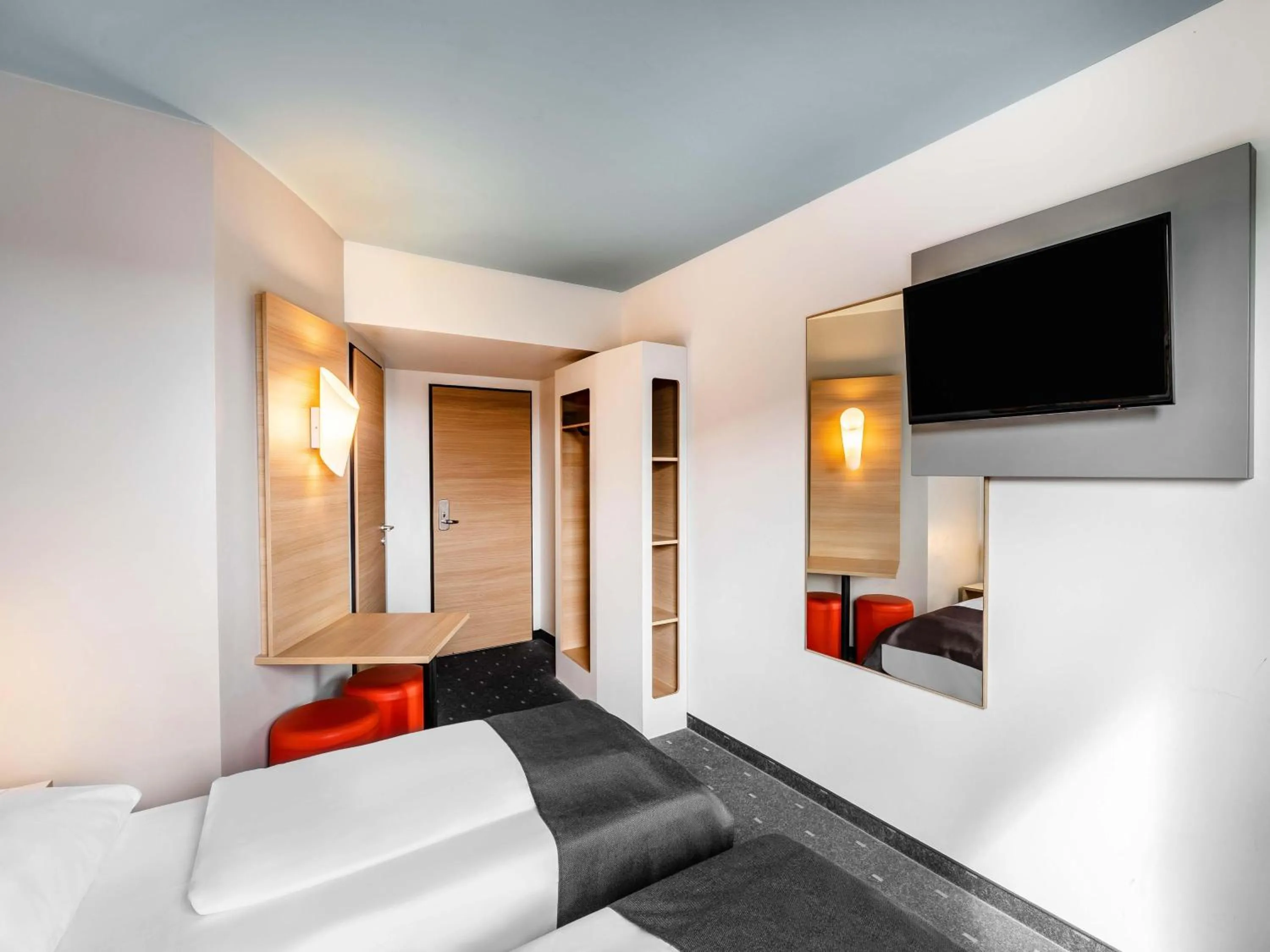 Photo of the whole room, Bed in B&B Hotel Weil am Rhein/Basel