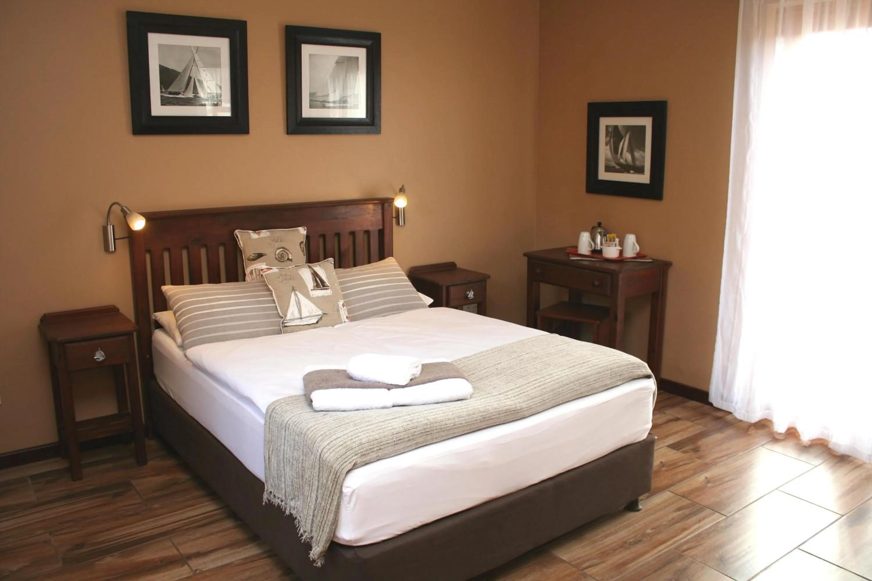 Photo of the whole room, Bed in Avenues Guesthouse