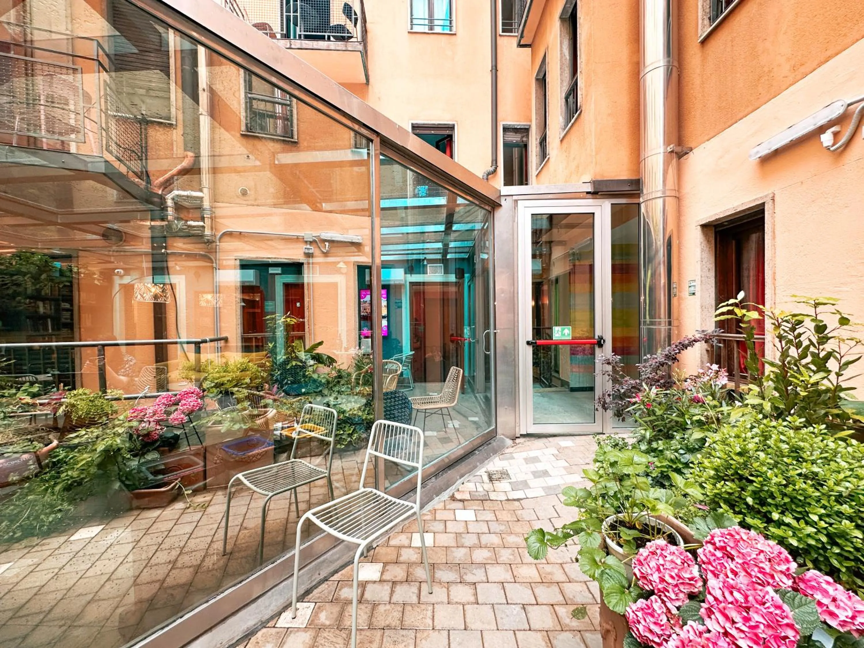 Patio in Ostello Bello Milano Duomo