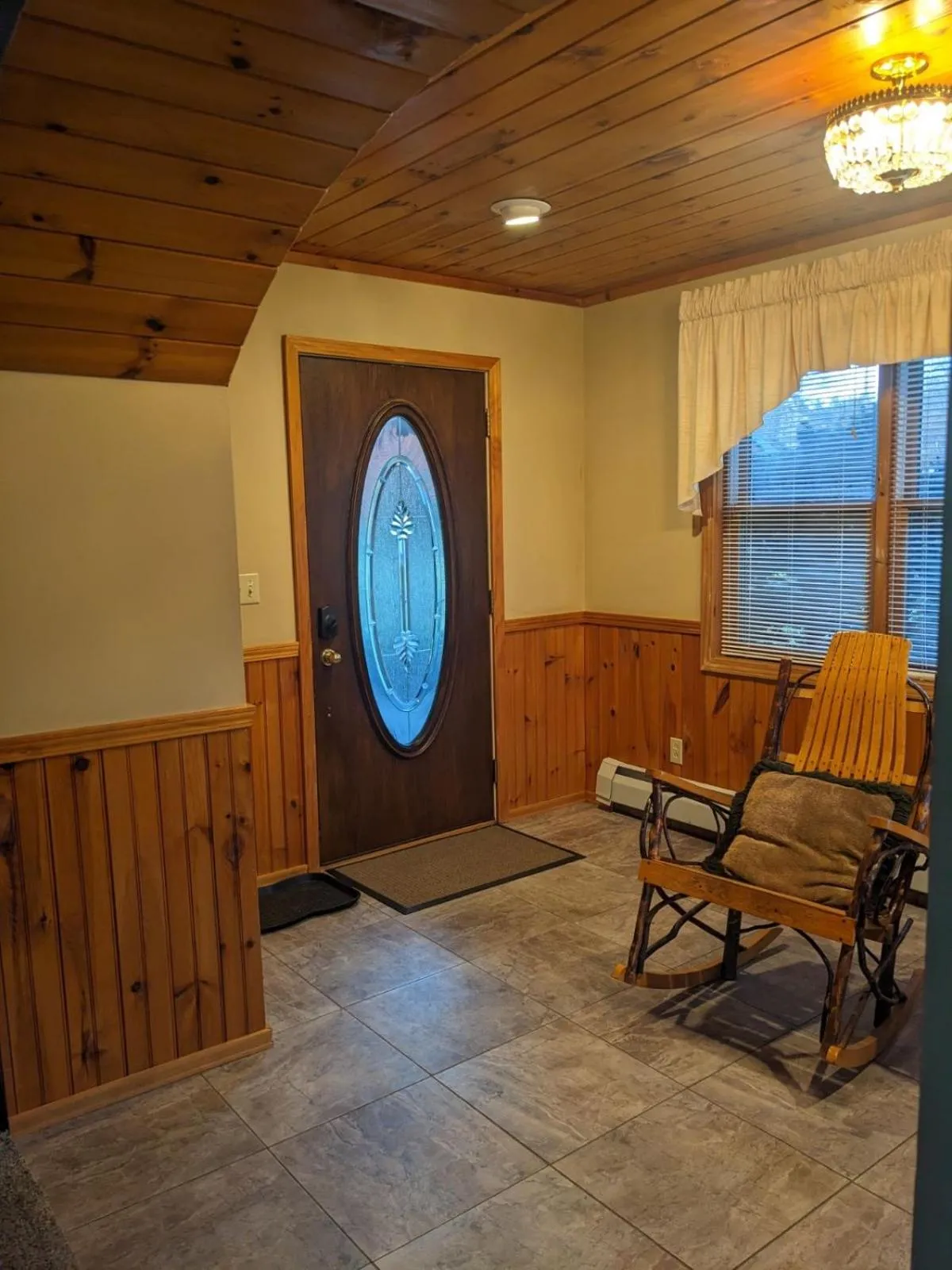 Facade/entrance in Rough Cut Lodge