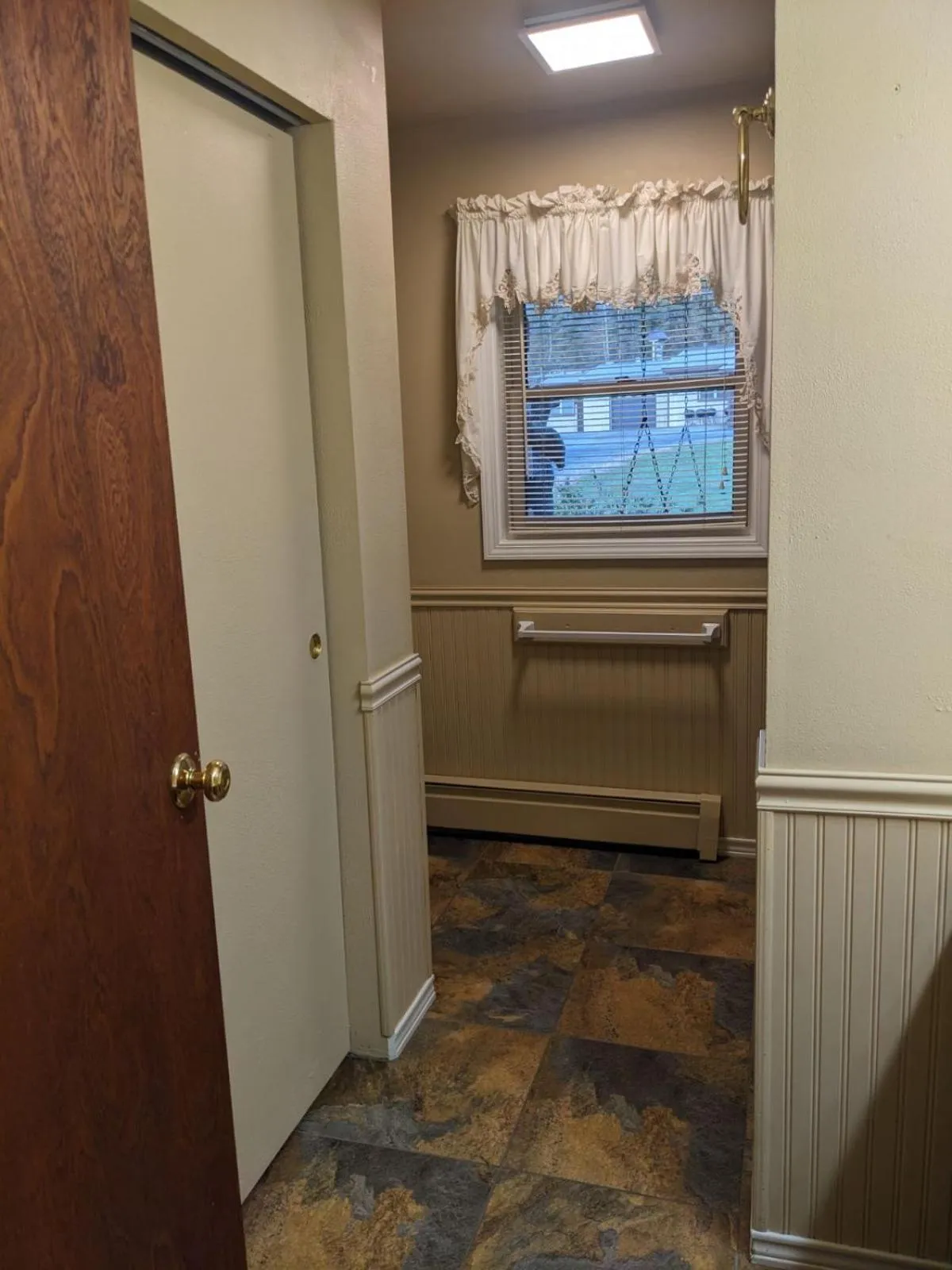 Bathroom in Rough Cut Lodge