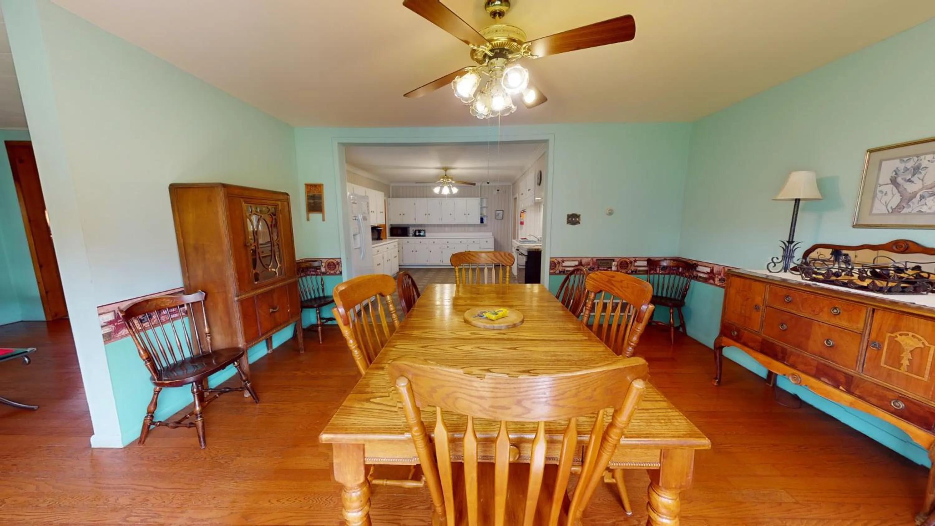 Dining area in Rough Cut Lodge