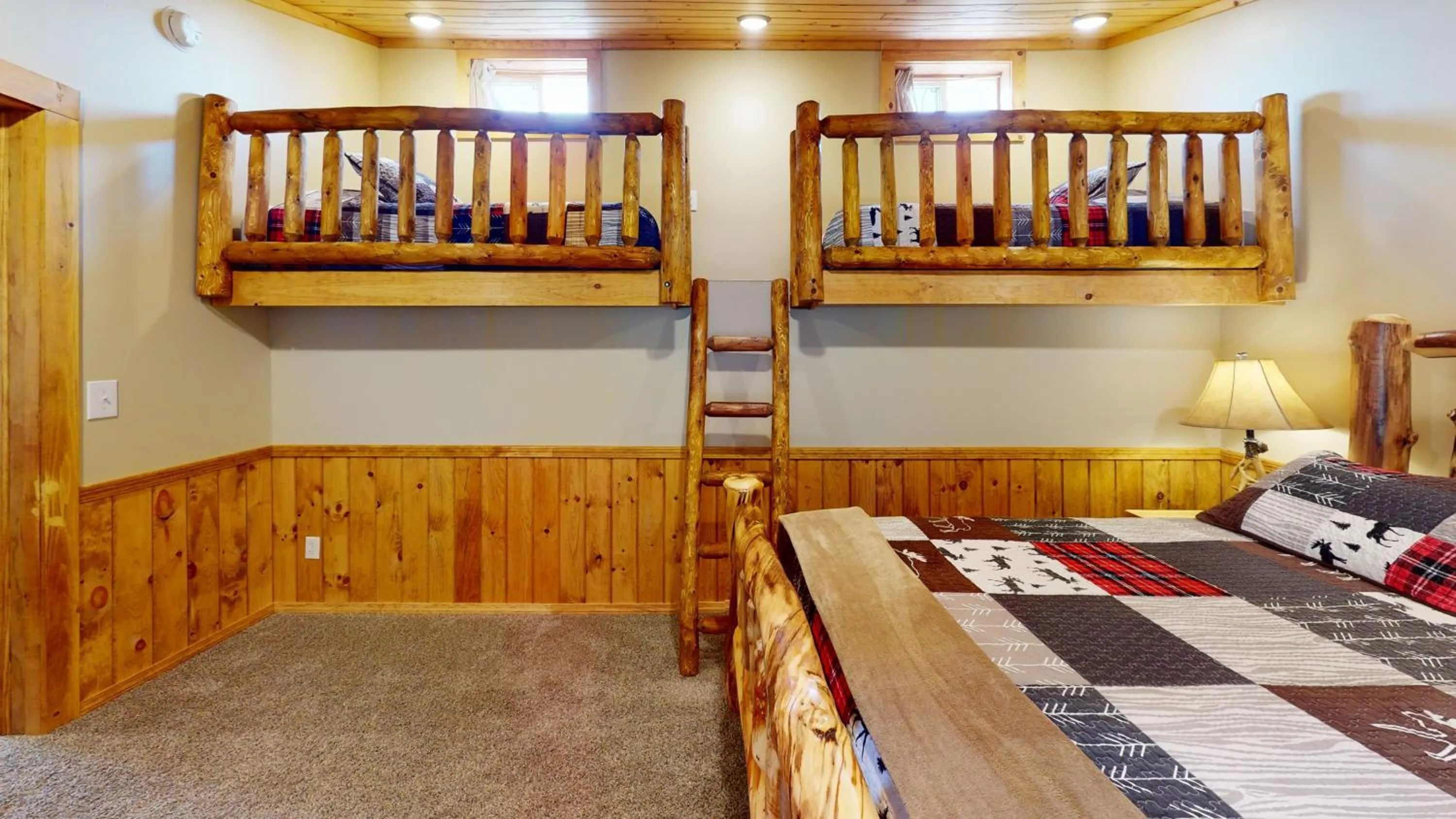 Bedroom, Bed in Rough Cut Lodge