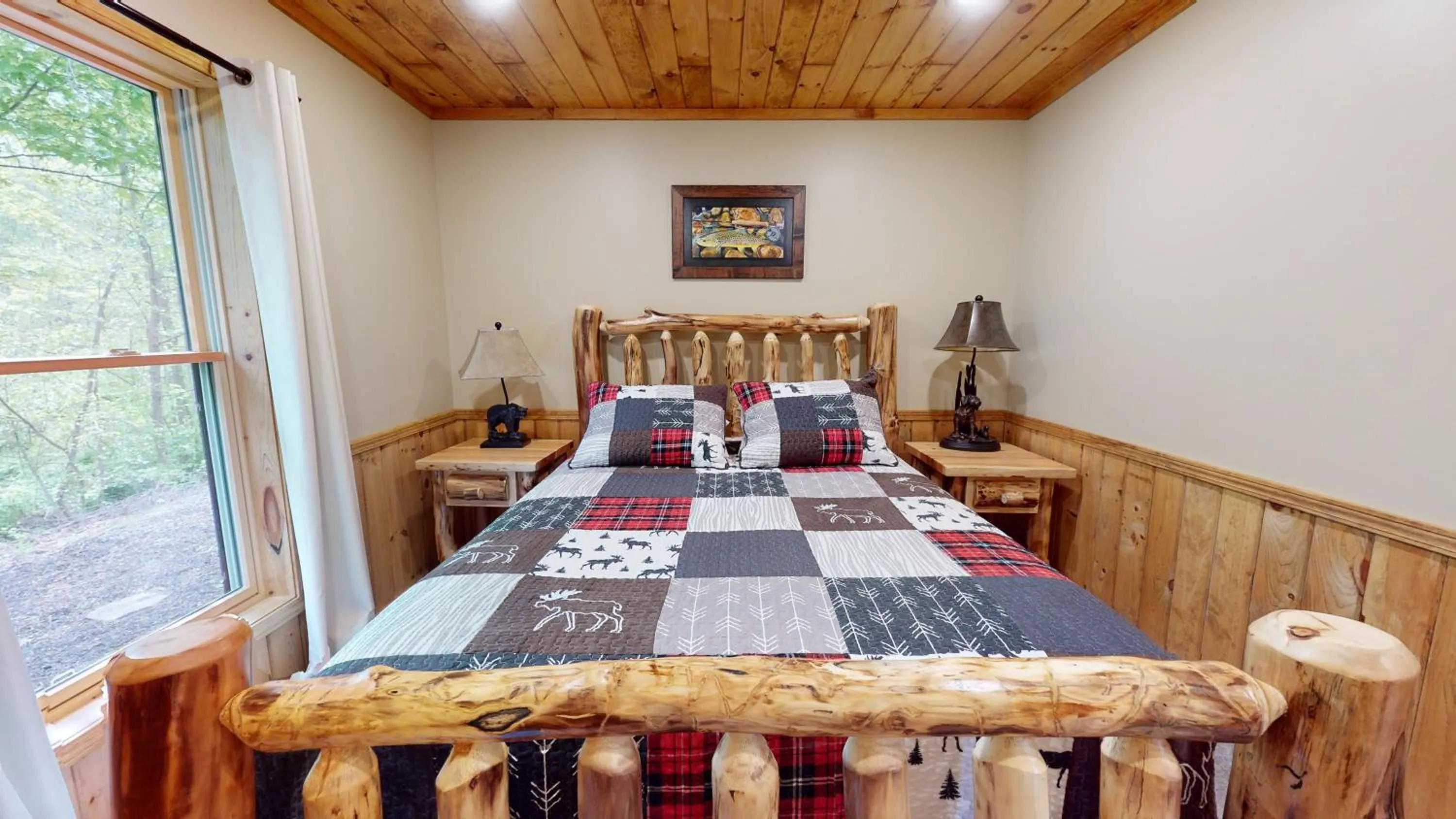 Bedroom, Bed in Rough Cut Lodge