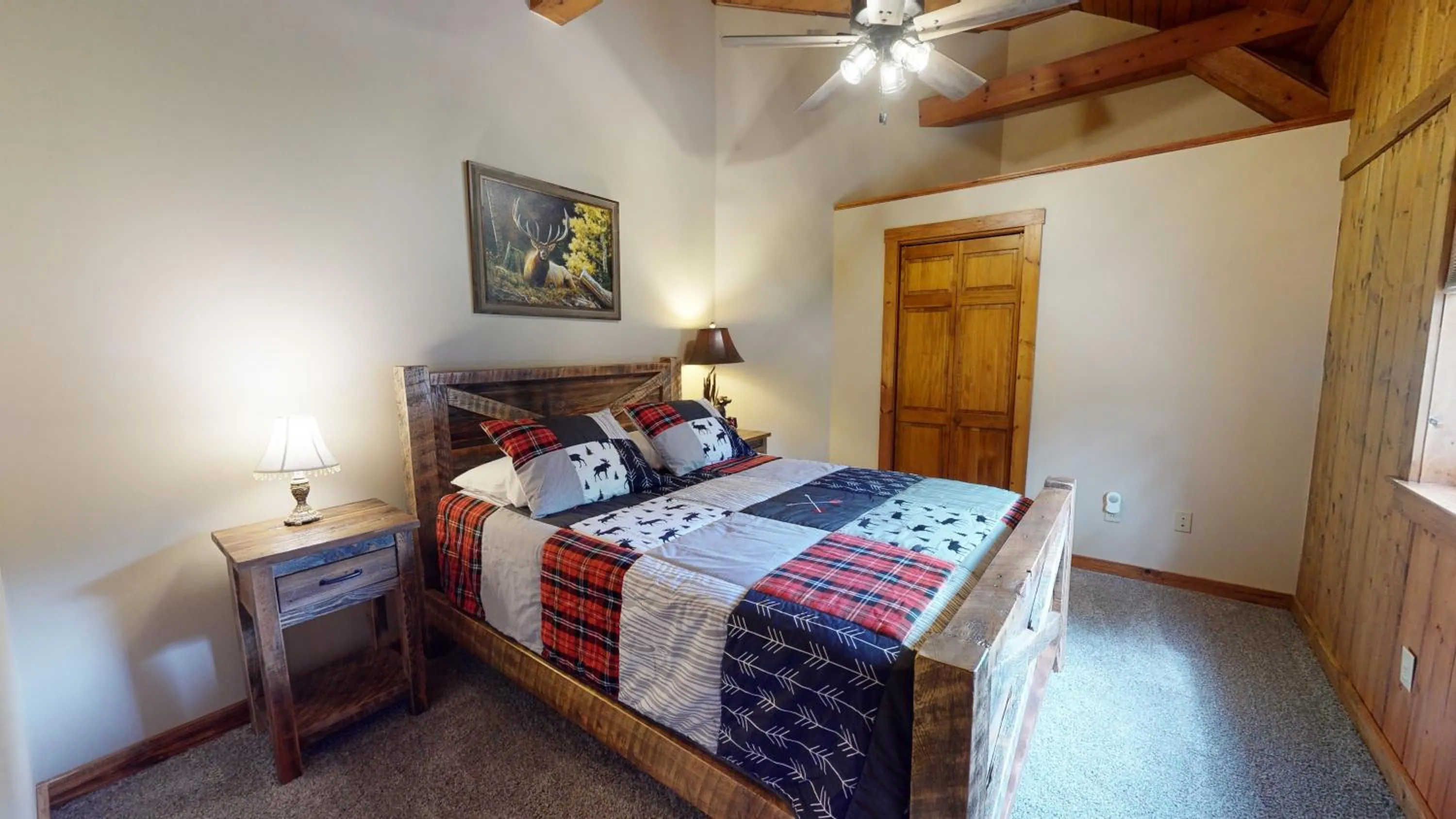 Bedroom, Bed in Rough Cut Lodge