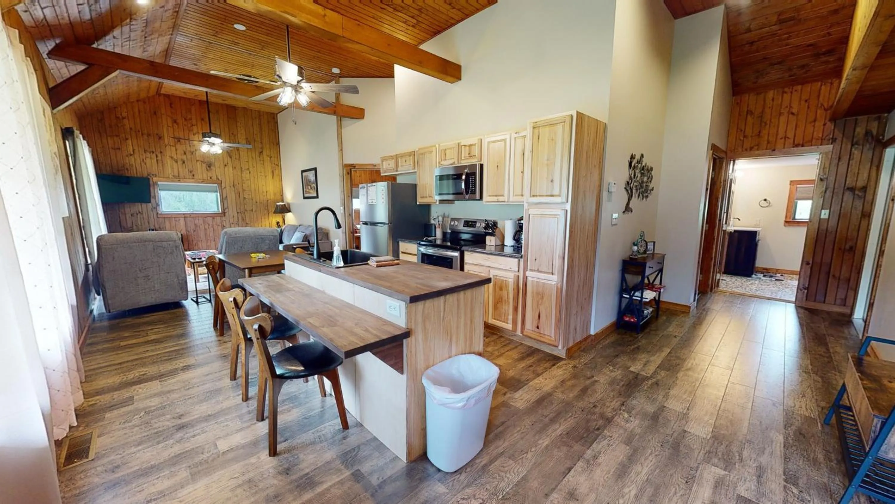 Kitchen or kitchenette in Rough Cut Lodge