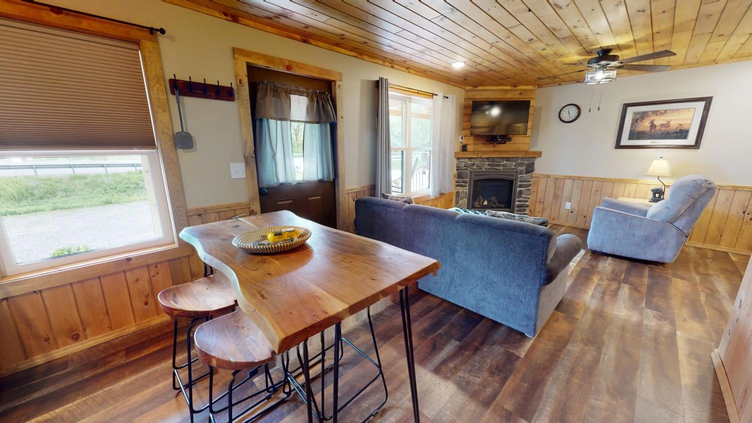 Living room in Rough Cut Lodge