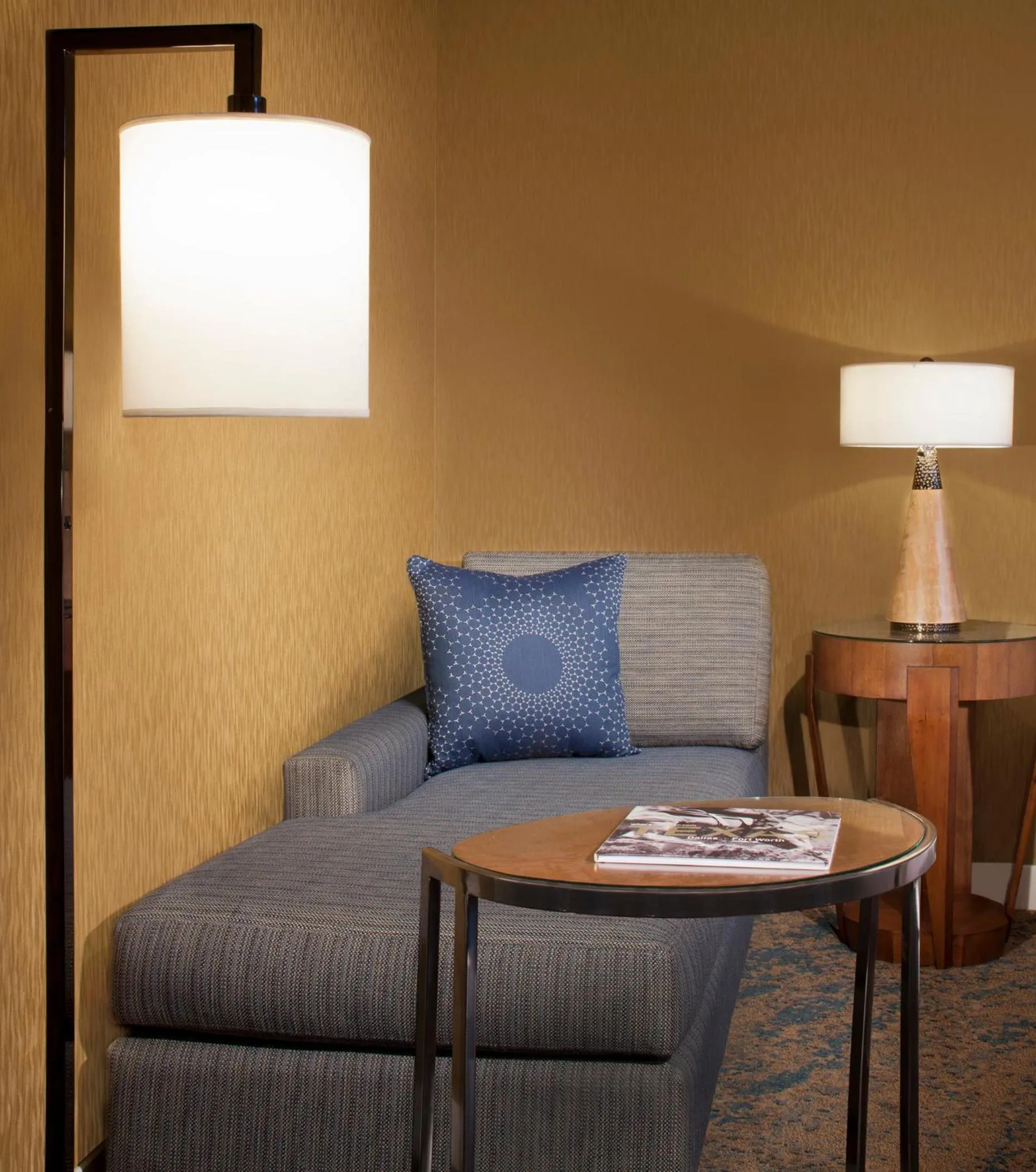 Living room in The Westin Dallas Downtown