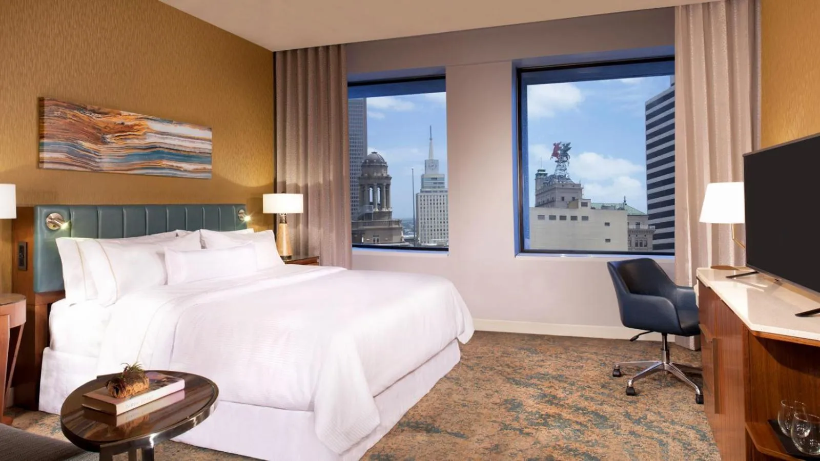 TV and multimedia, Bed in The Westin Dallas Downtown
