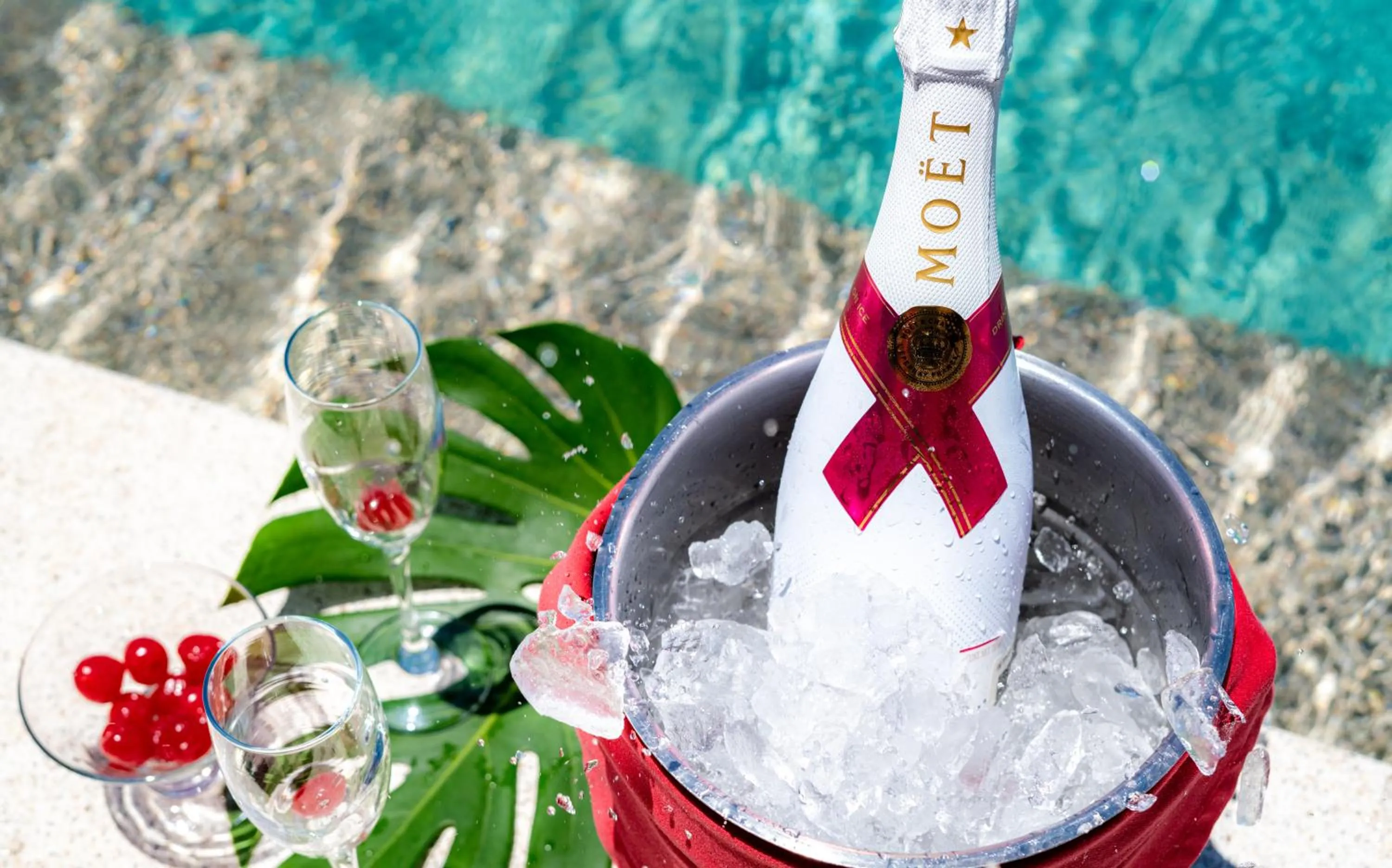 Food and drinks in Almar Resort Luxury LGBT Experience by Mantamar Beach Club