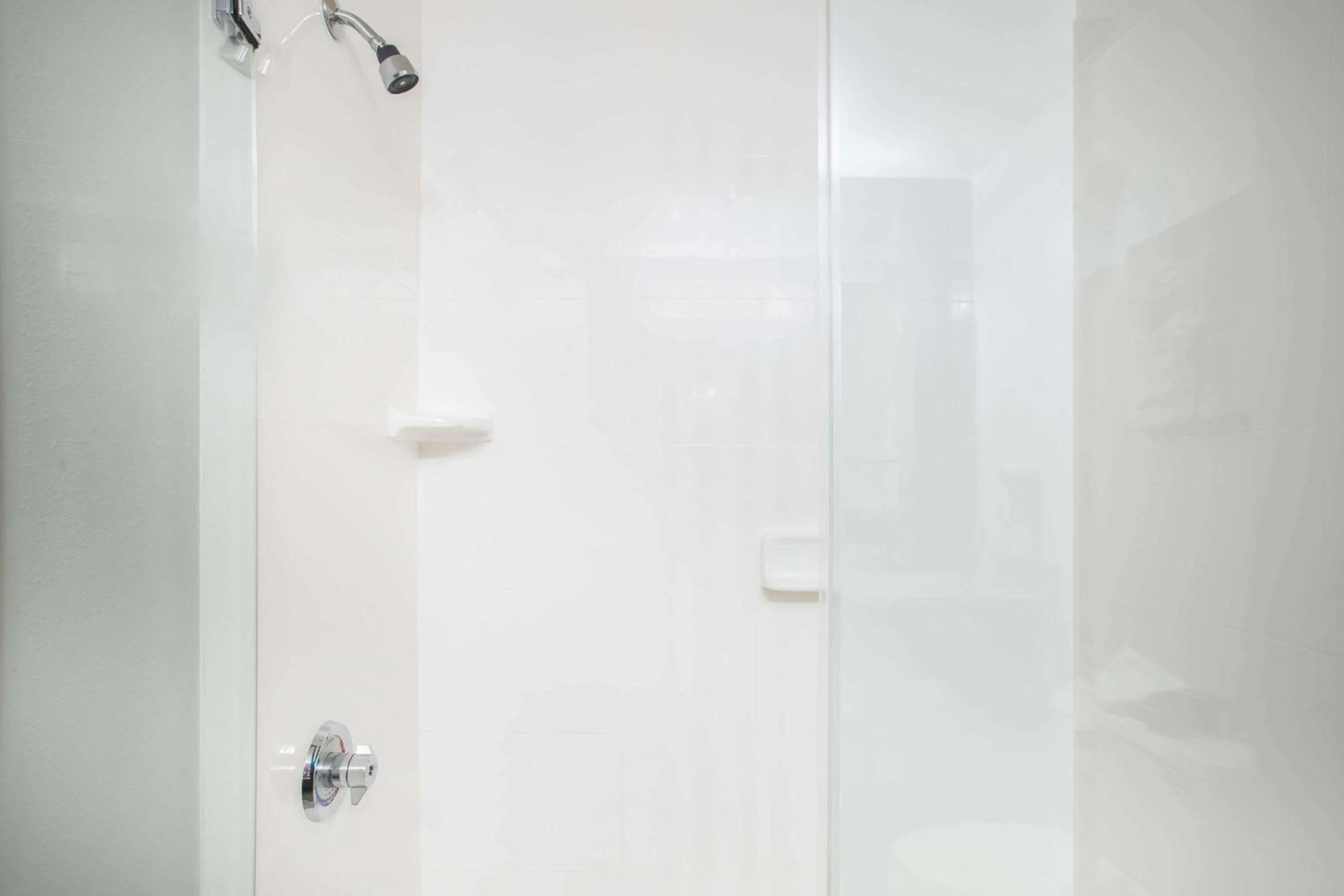 Bathroom in La Quinta Inn & Suits by Wyndham Pontoon Beach IL