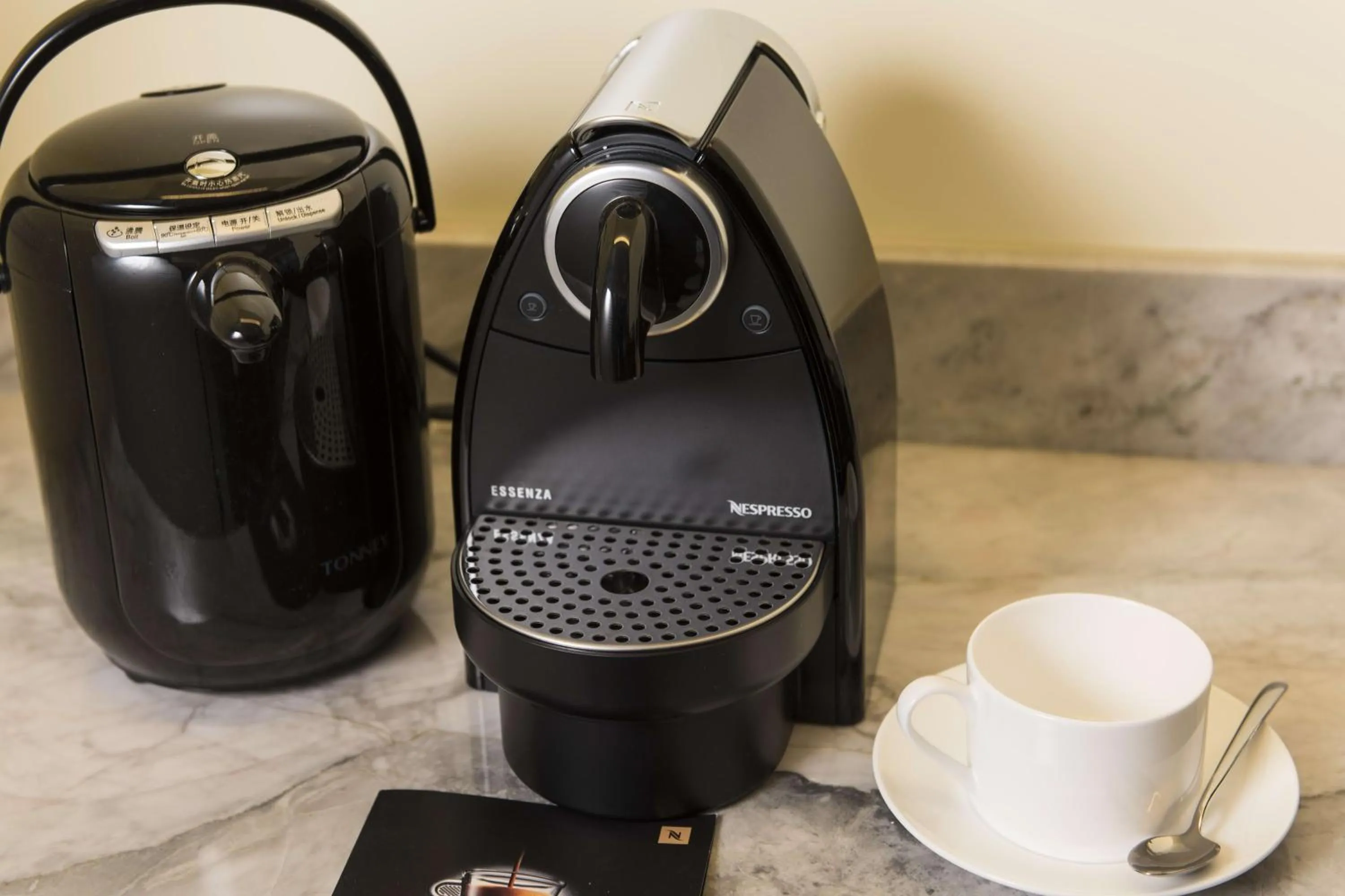 Coffee/tea facilities in West Lake State Guest House