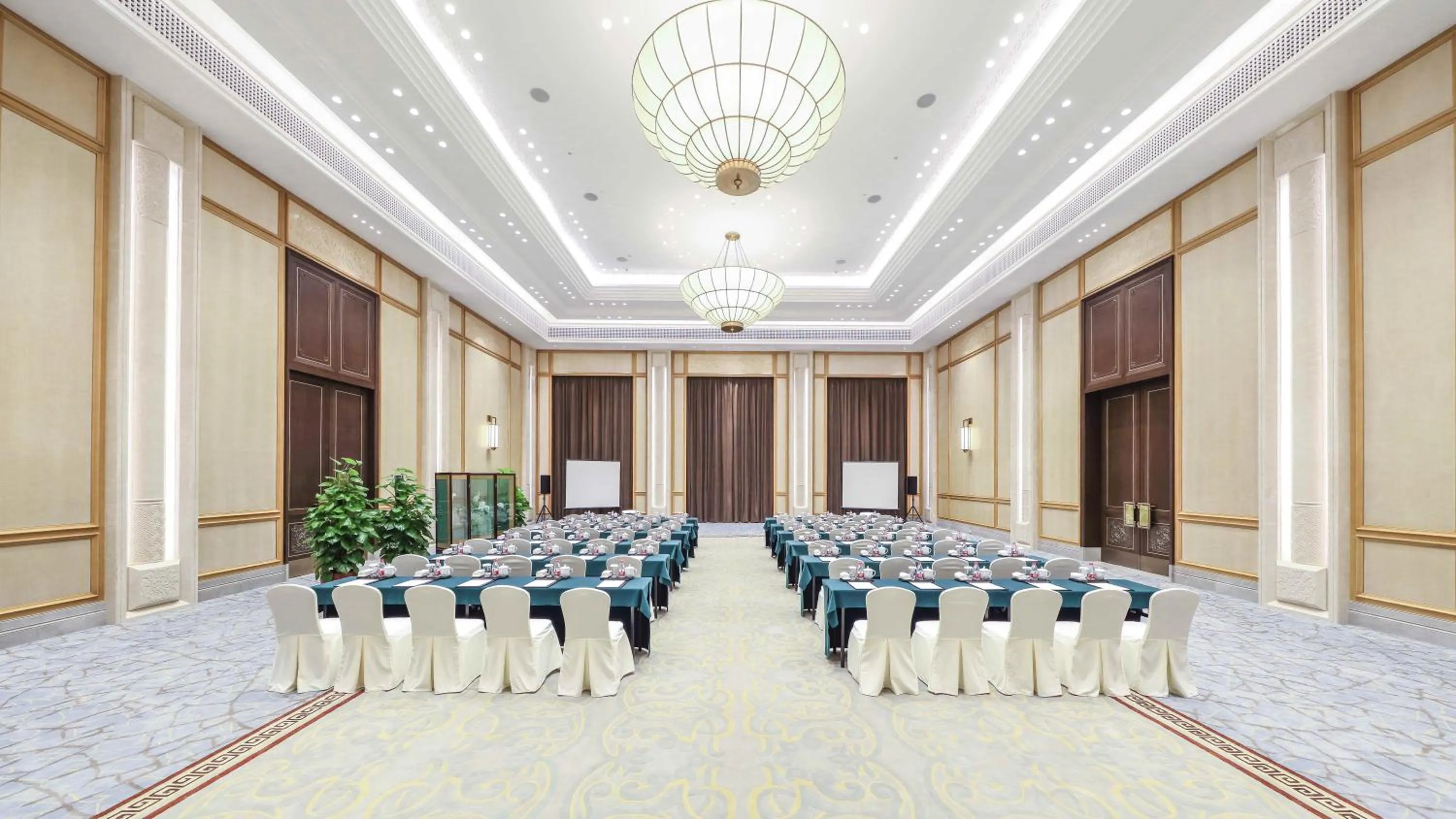 Banquet/Function facilities in West Lake State Guest House