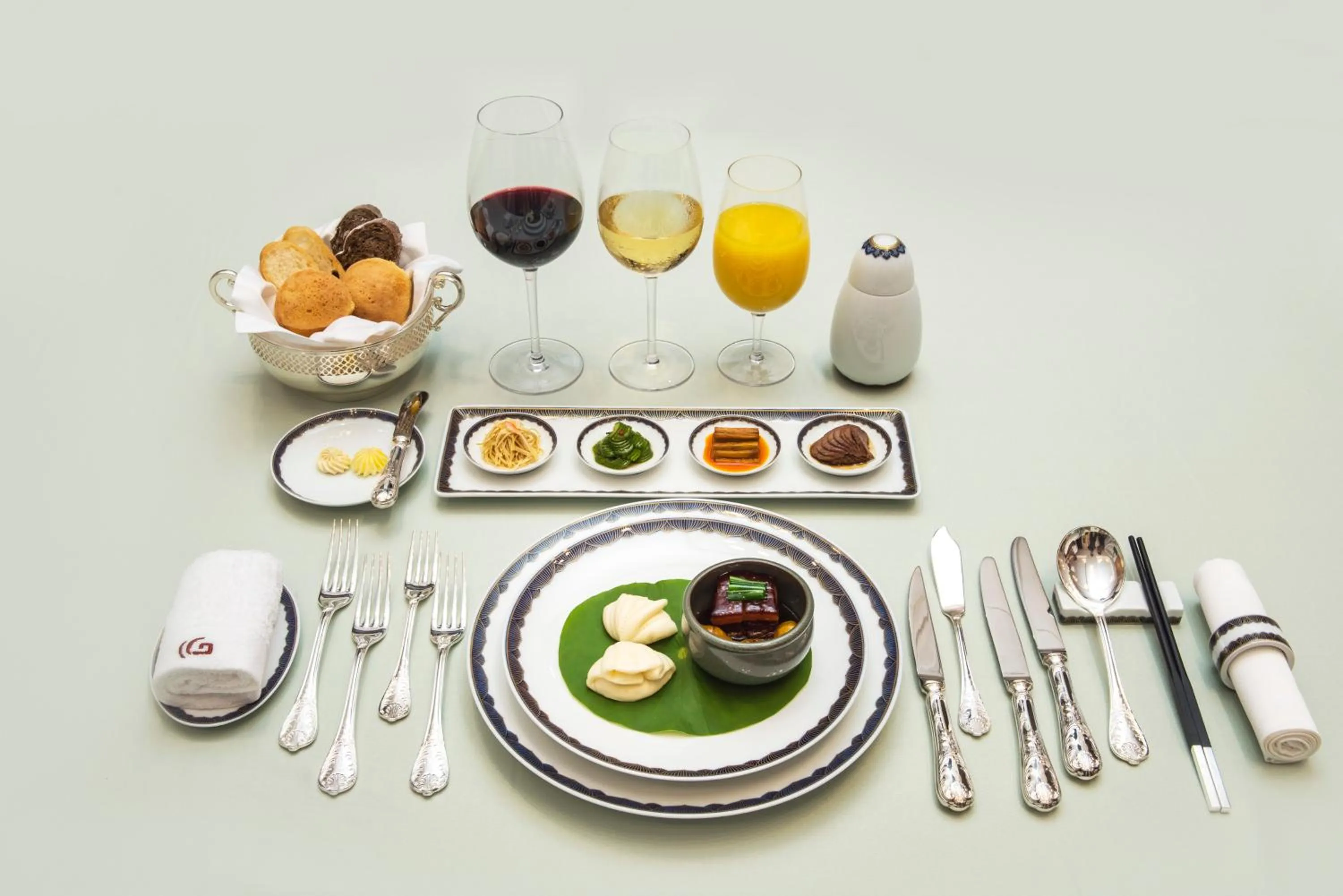 Food and drinks in West Lake State Guest House