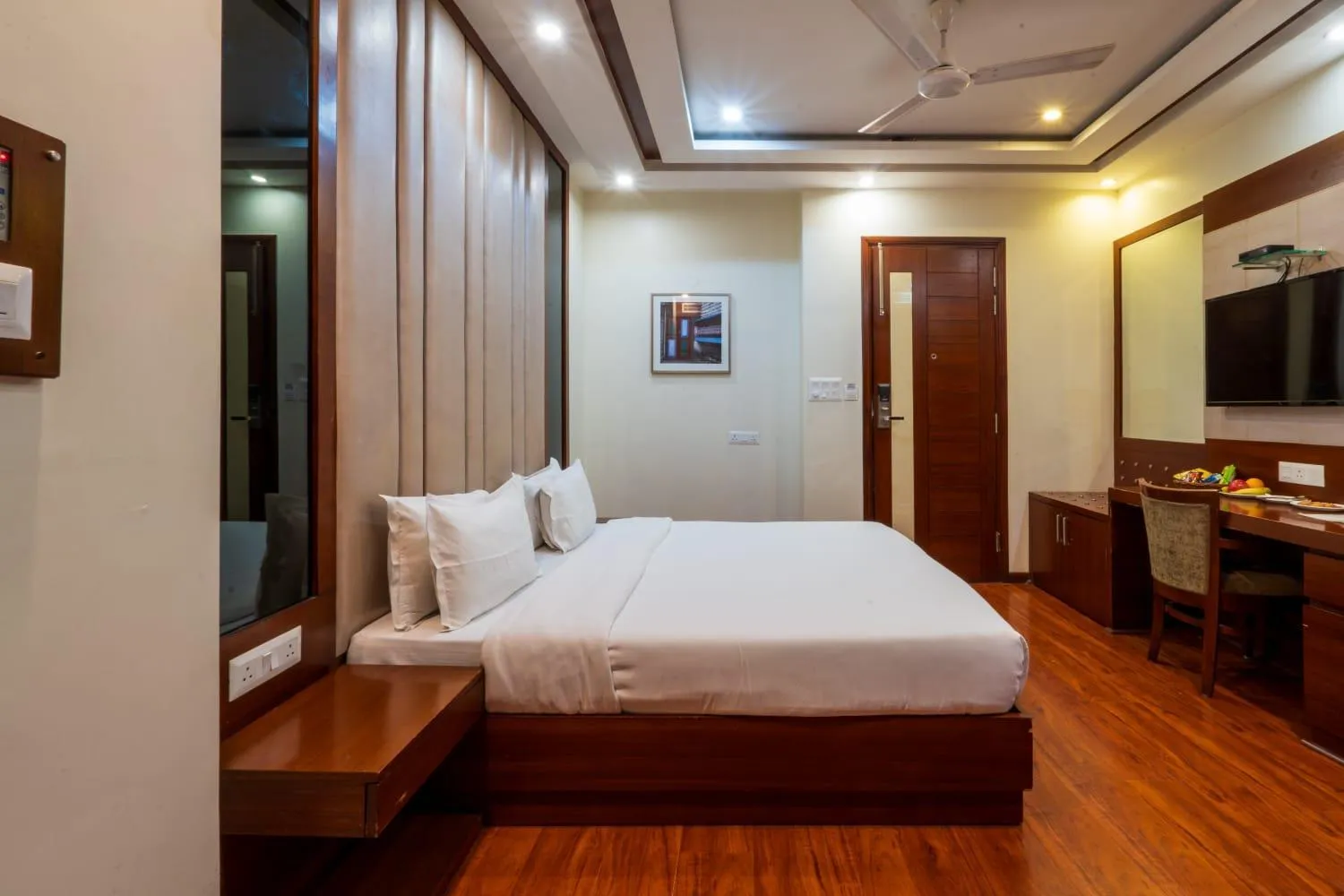 Bed in Grand FFOUR near Nehru Place, Delhi
