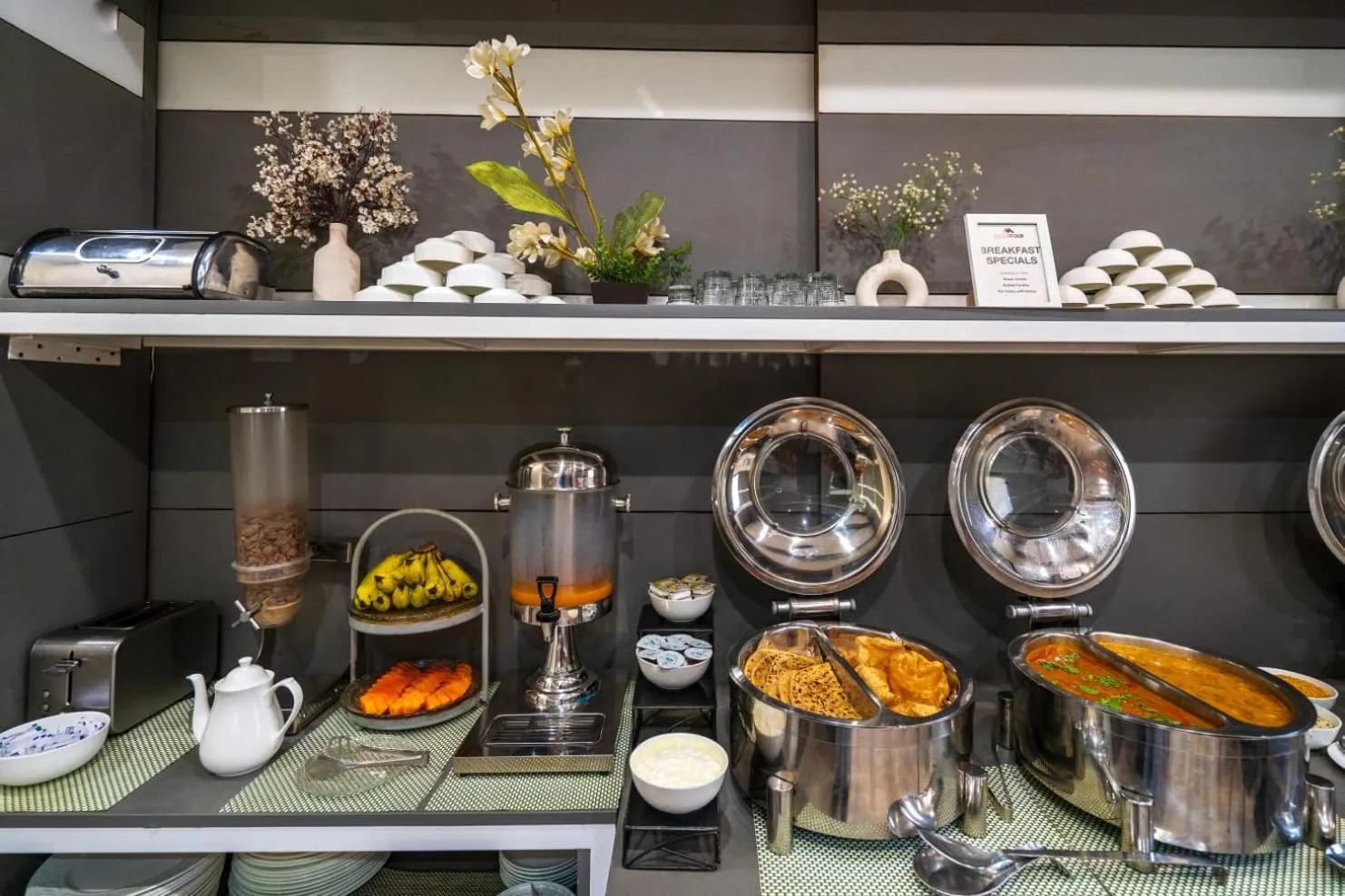 Buffet breakfast in Grand FFOUR near Nehru Place, Delhi