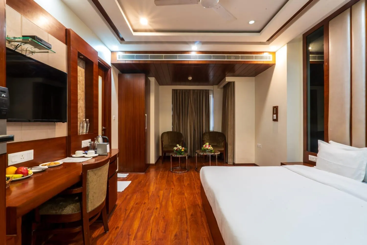 Photo of the whole room, Bed in Grand FFOUR near Nehru Place, Delhi