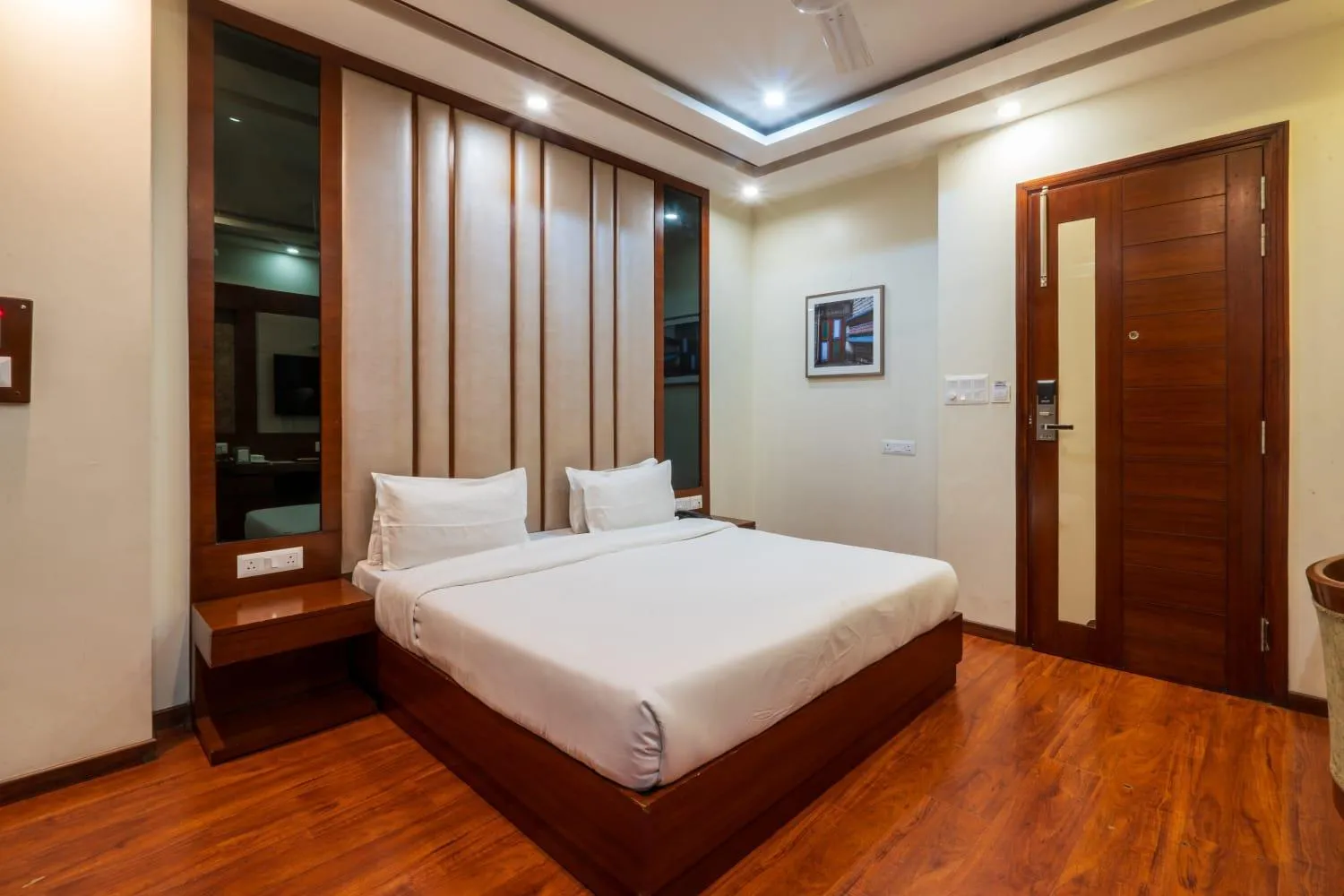 Bed in Grand FFOUR near Nehru Place, Delhi