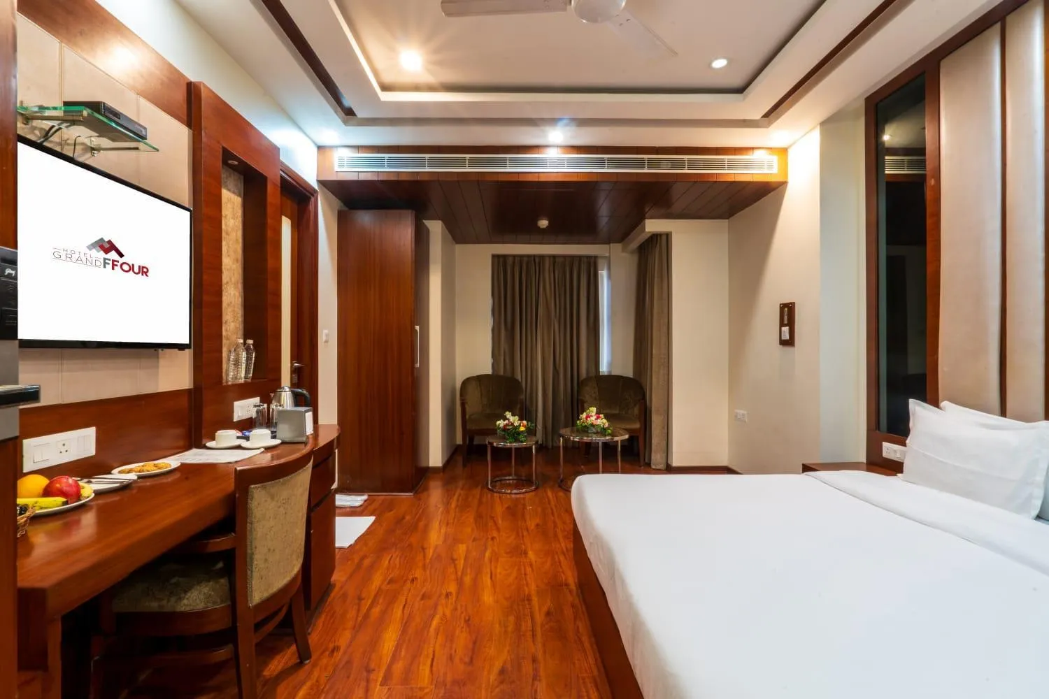 TV and multimedia, Bed in Grand FFOUR near Nehru Place, Delhi