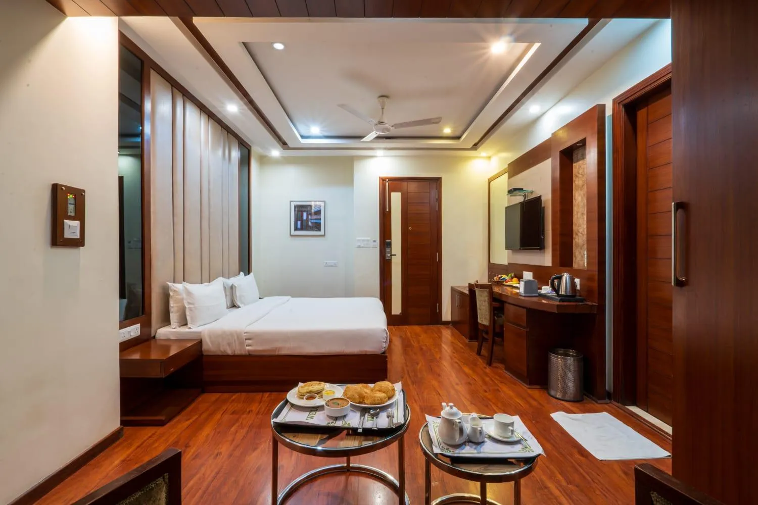 Facade/entrance, Bed in Grand FFOUR near Nehru Place, Delhi