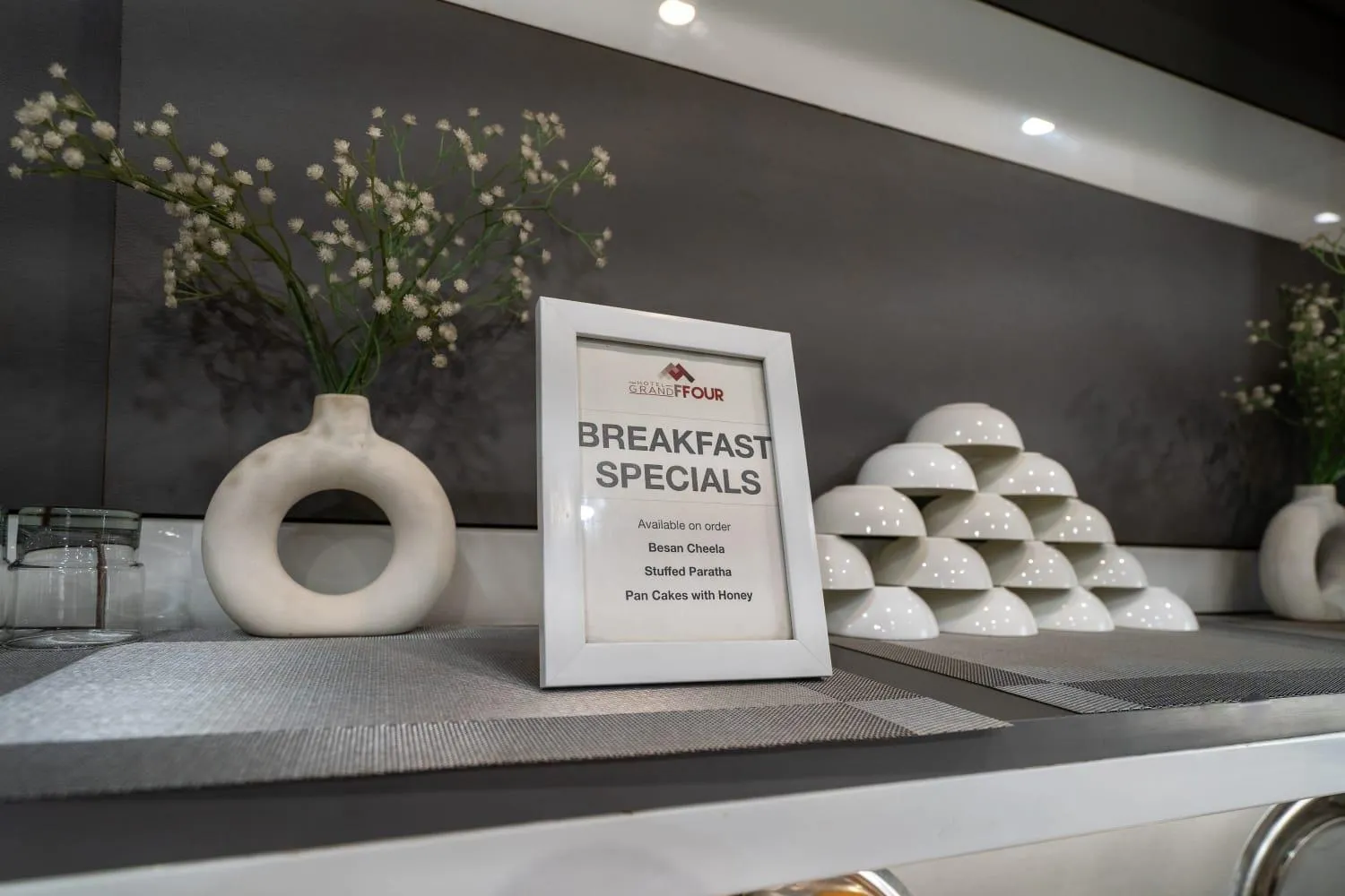 Restaurant/places to eat in Grand FFOUR near Nehru Place, Delhi