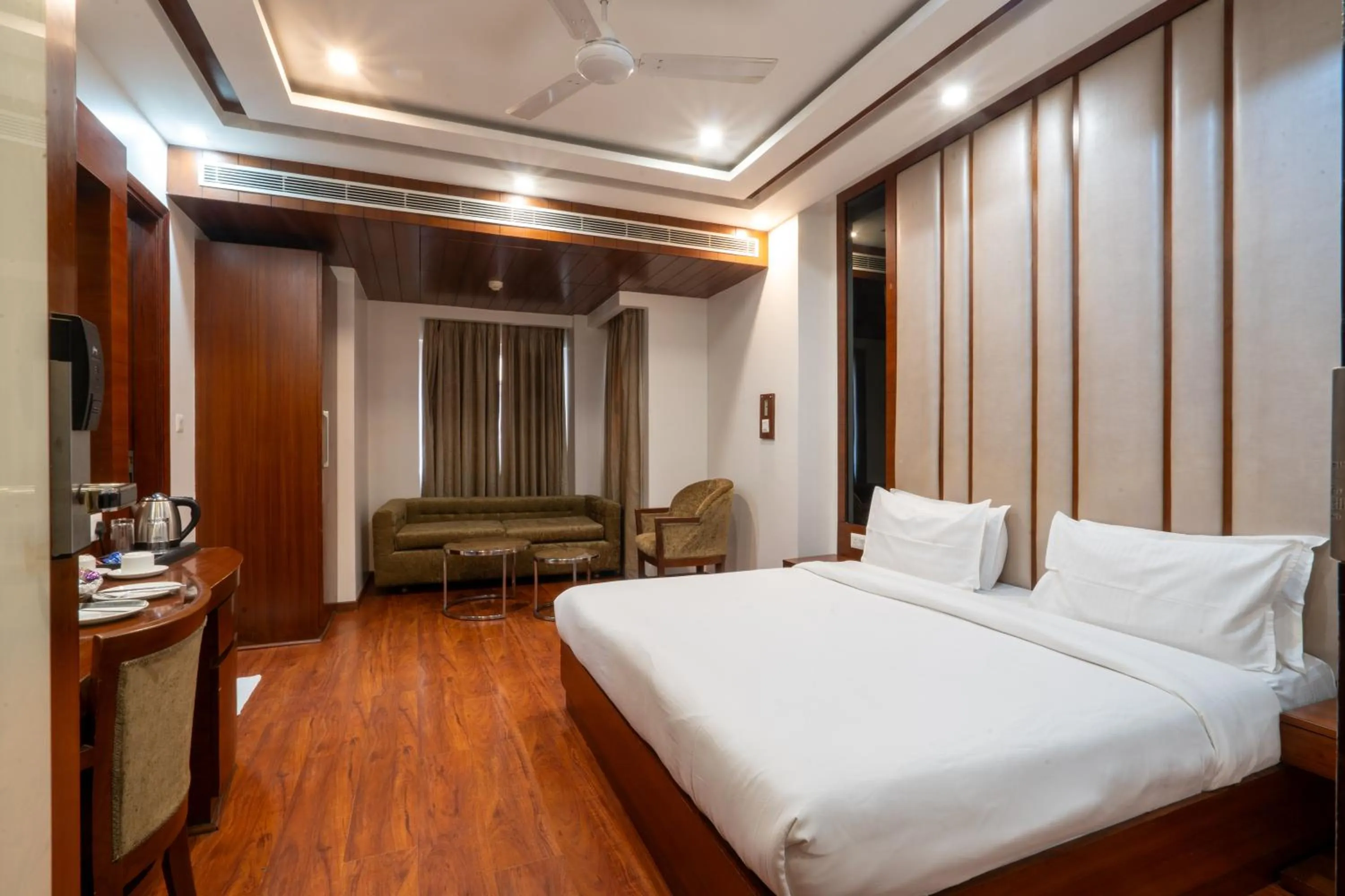 Bed in Grand FFOUR near Nehru Place, Delhi
