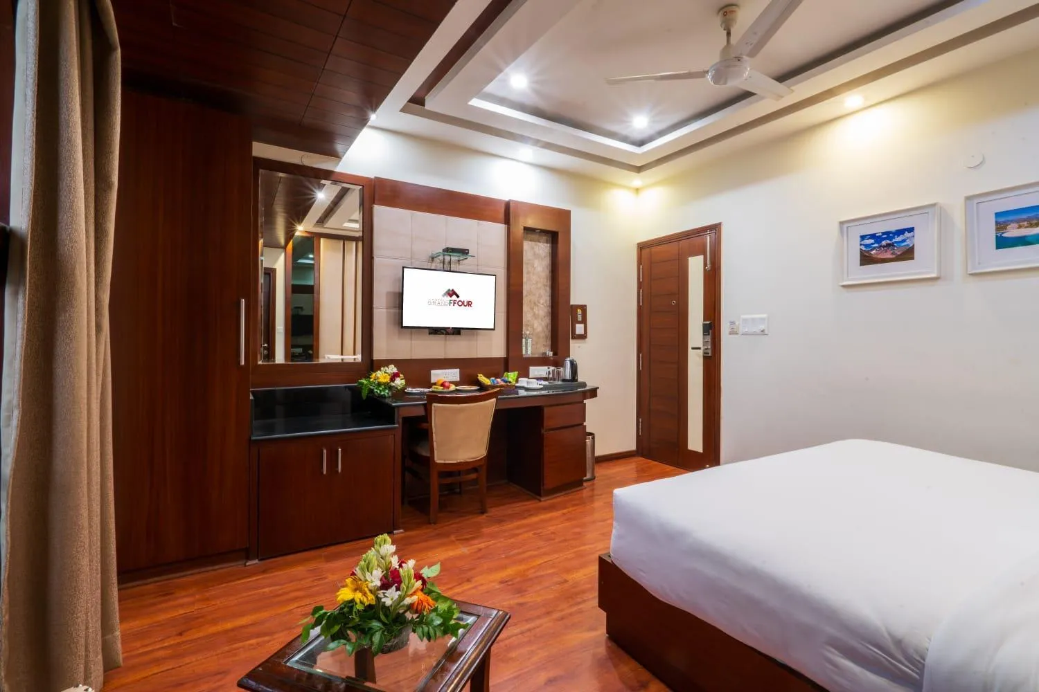 Bedroom, Bed in Grand FFOUR near Nehru Place, Delhi