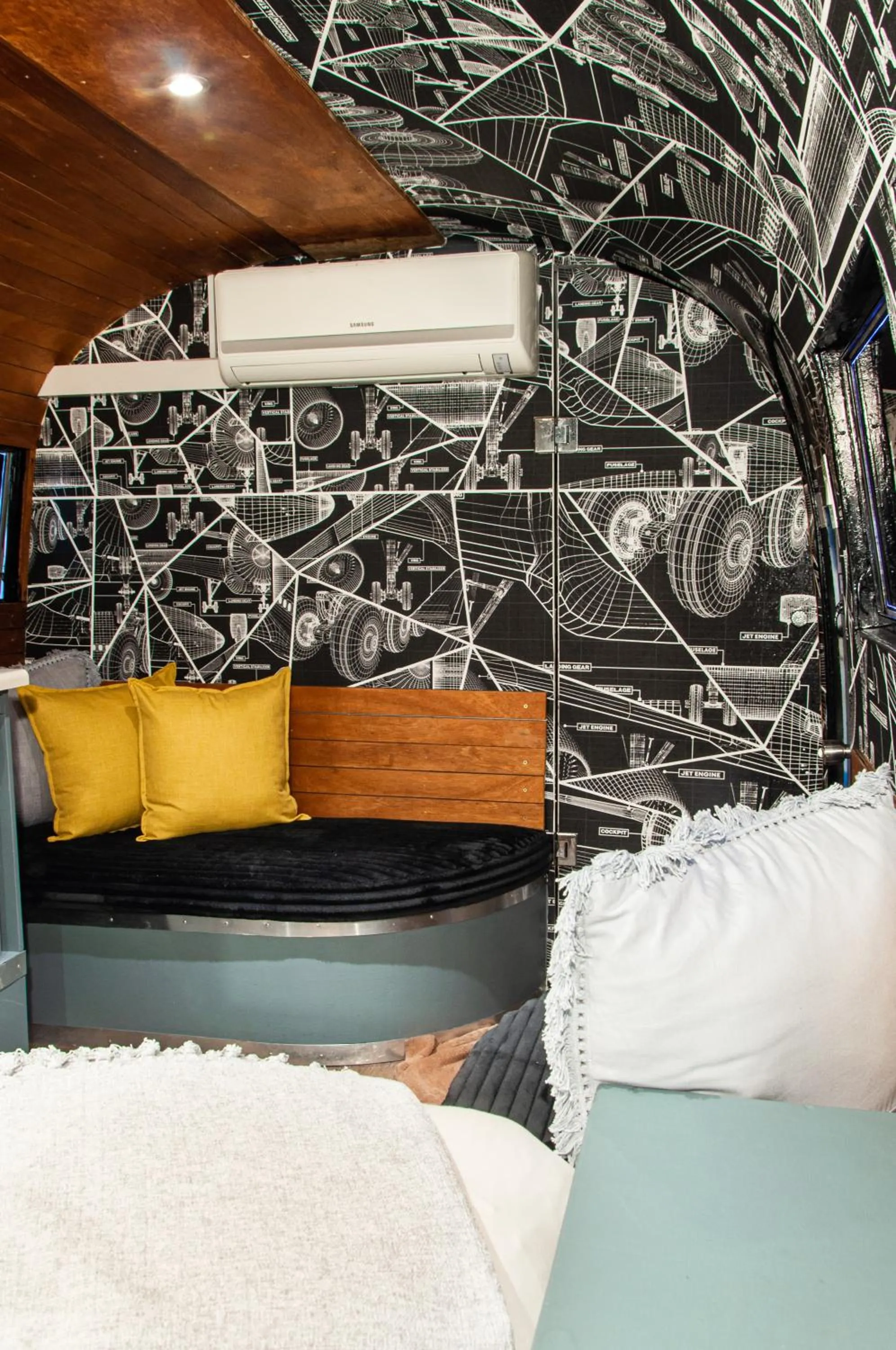 Seating area, Bed in Grand Daddy Boutique Hotel