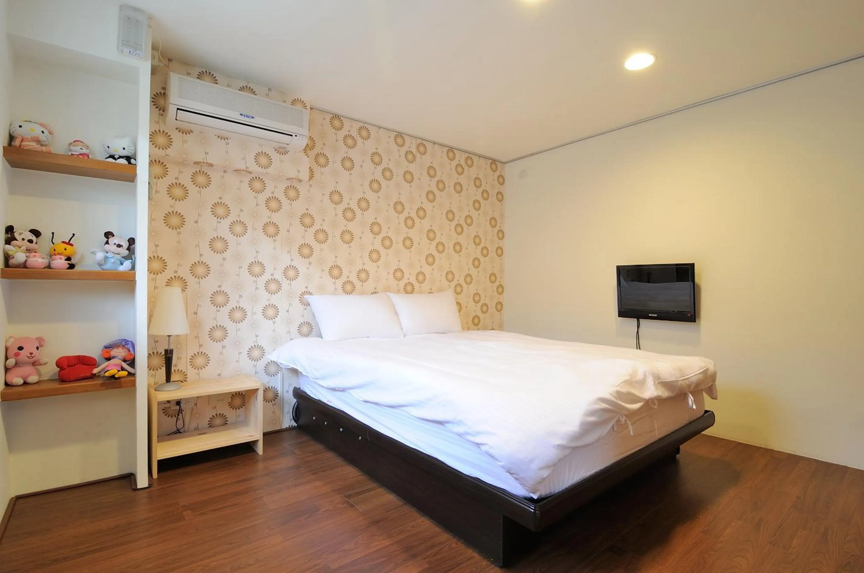 Photo of the whole room, Bed in Sanyi Happiness B&B