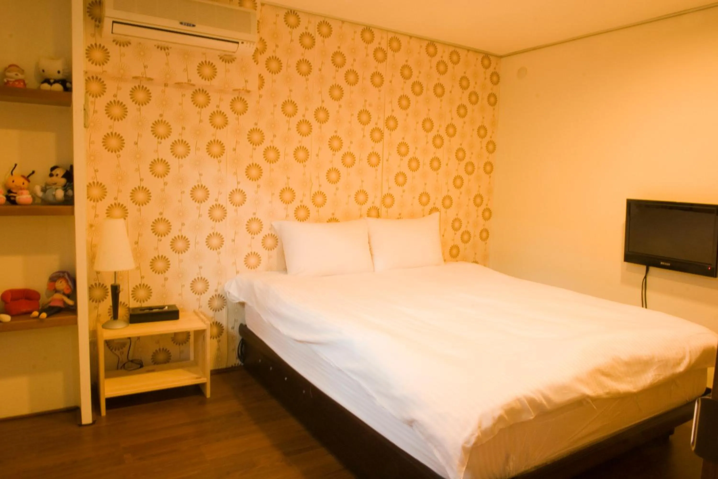 Photo of the whole room, Bed in Sanyi Happiness B&B