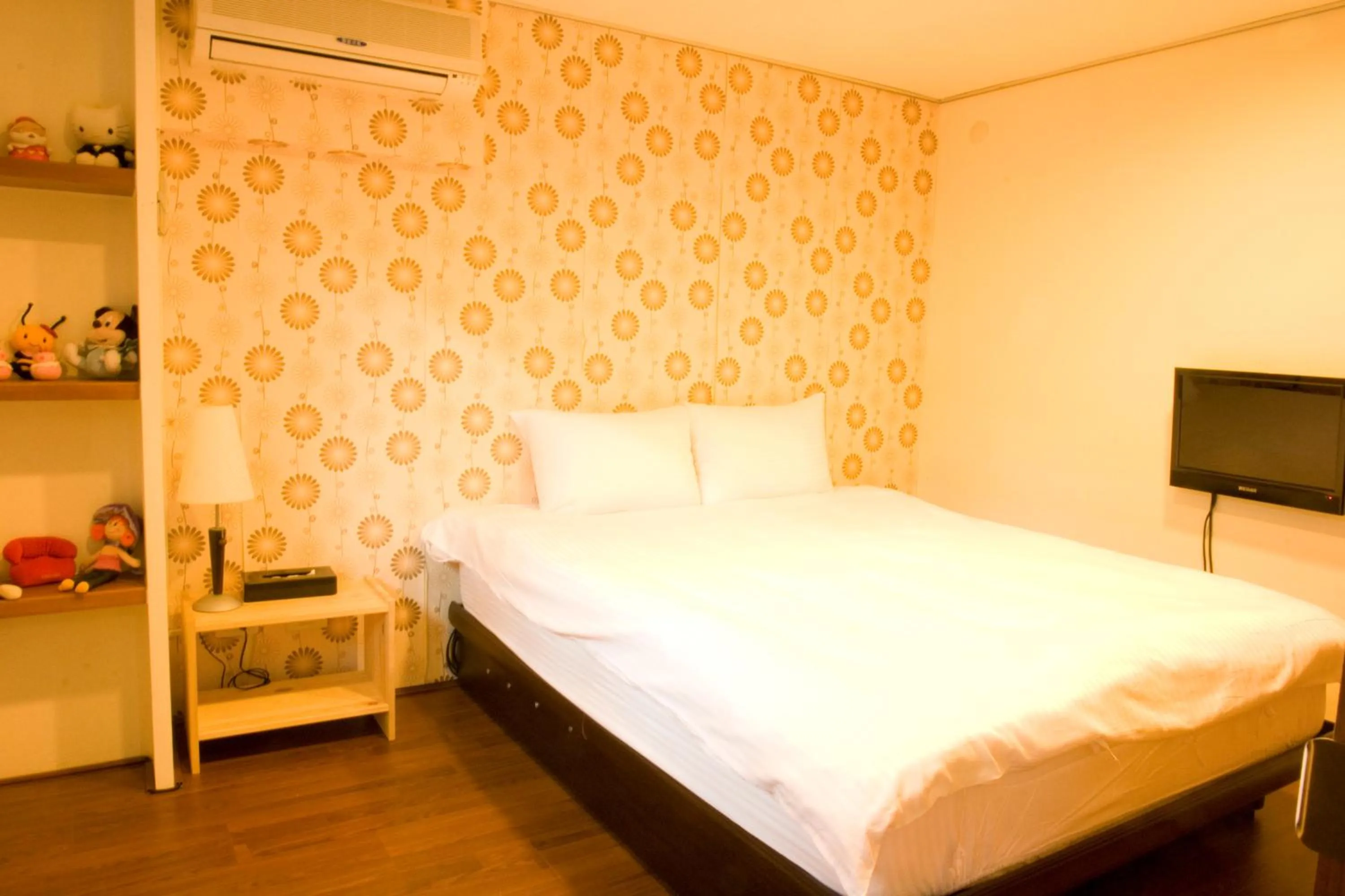 Photo of the whole room, Bed in Sanyi Happiness B&B